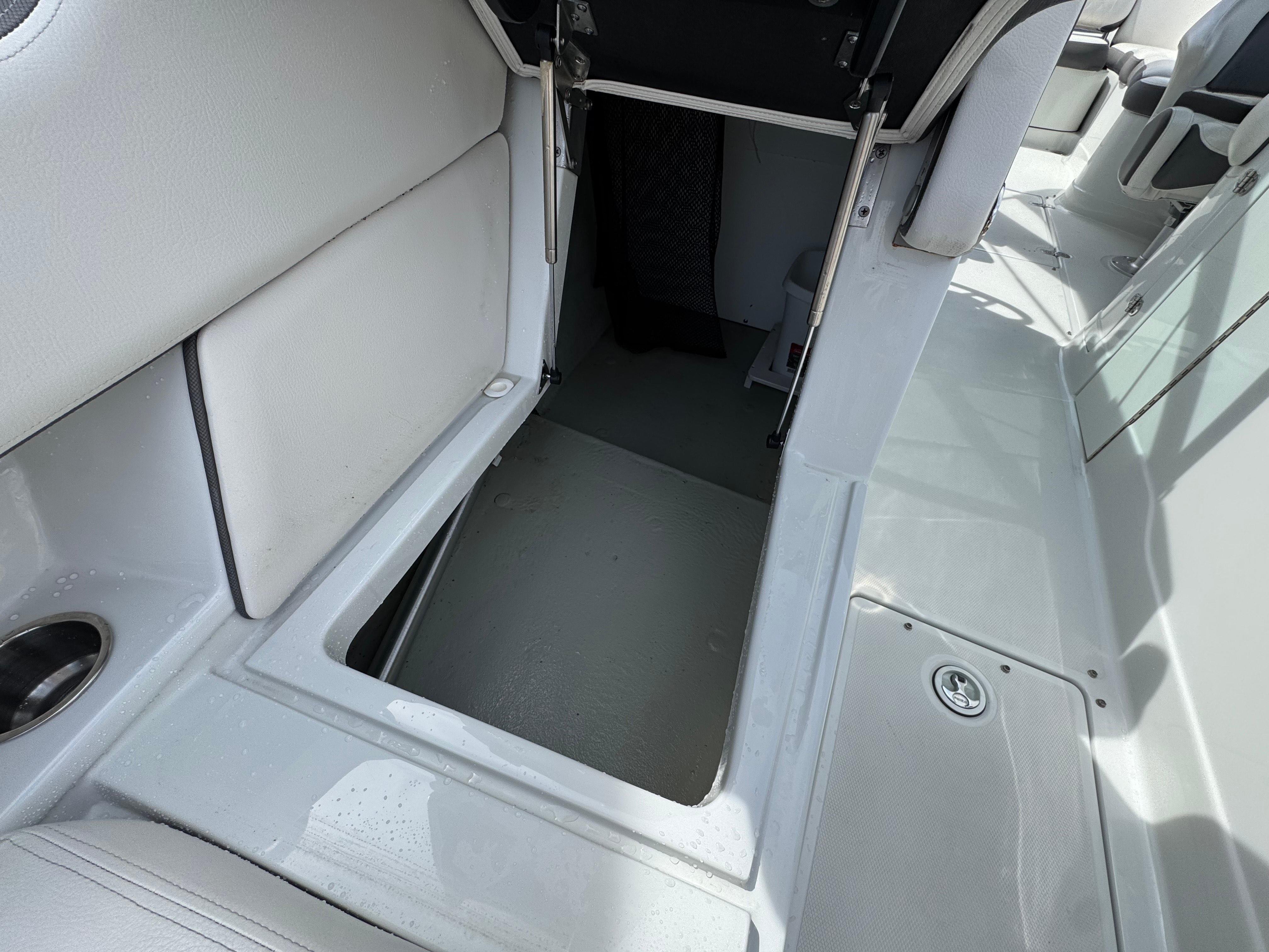 2019-crownline-290-xss-power-9772036-20250426072033165-1_XLARGE