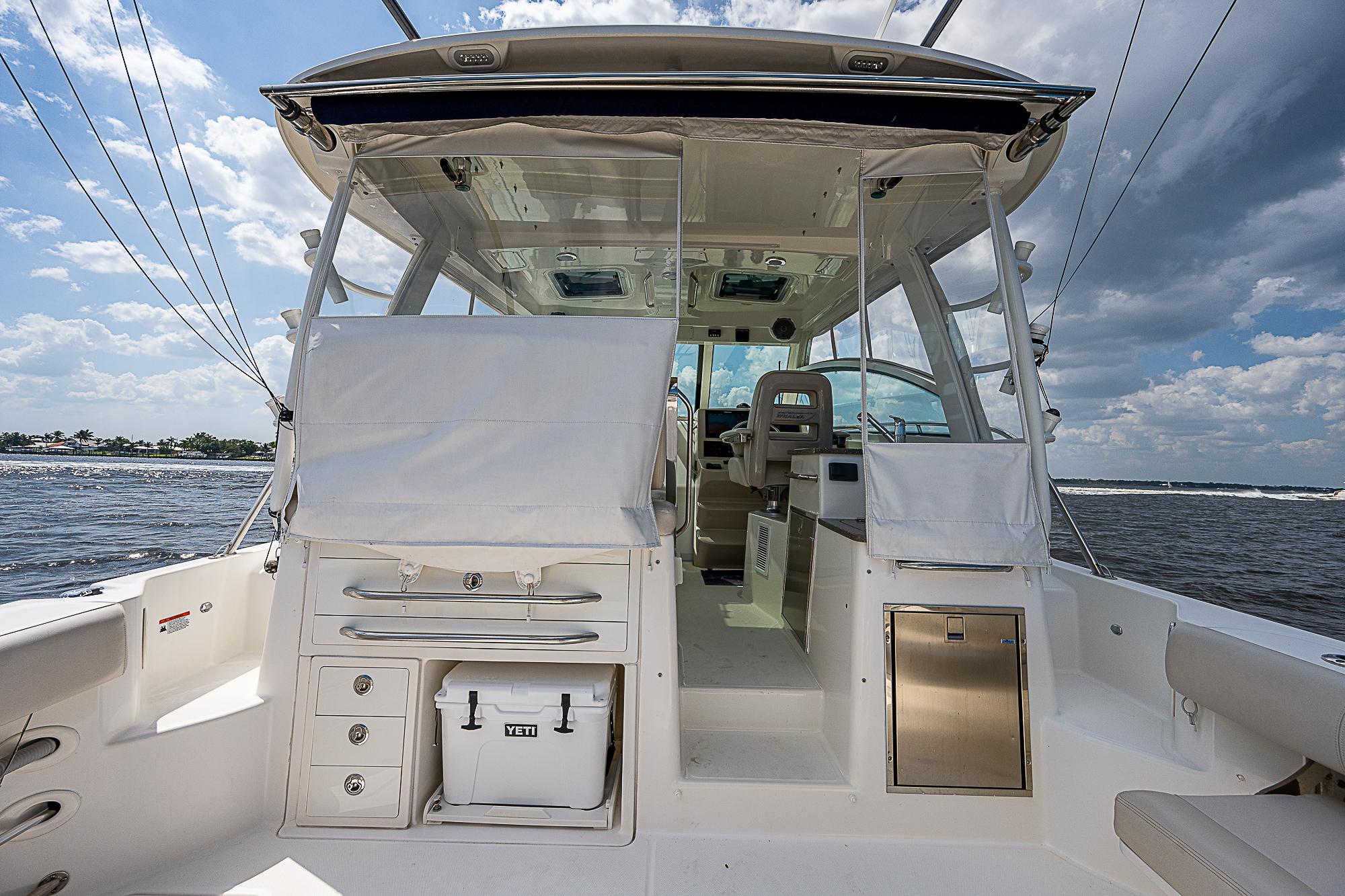 Boston Whaler 345 Paradise 4 Reels-Cockpit