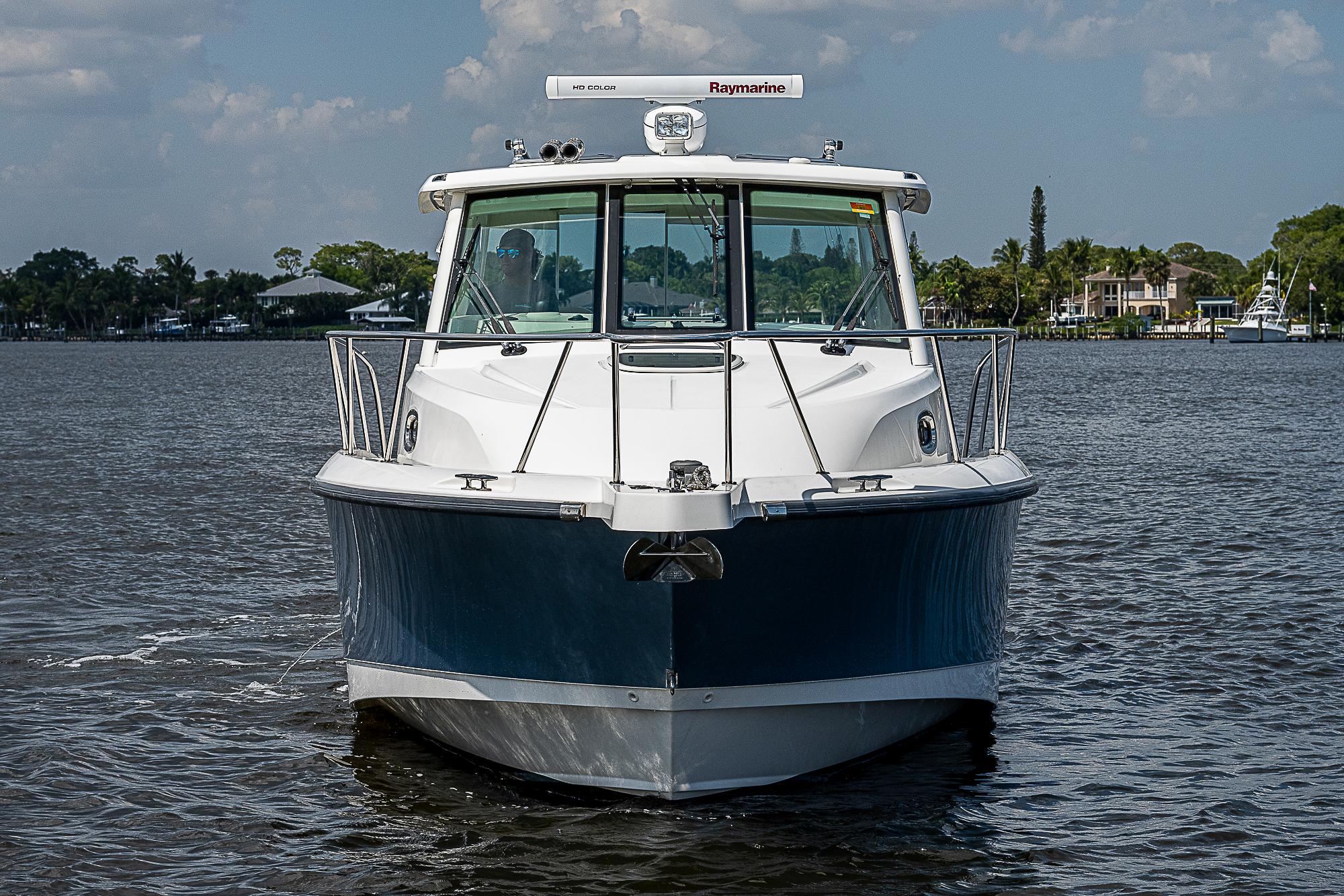 Boston Whaler 345 Paradise 4 Reels-Bow Profile