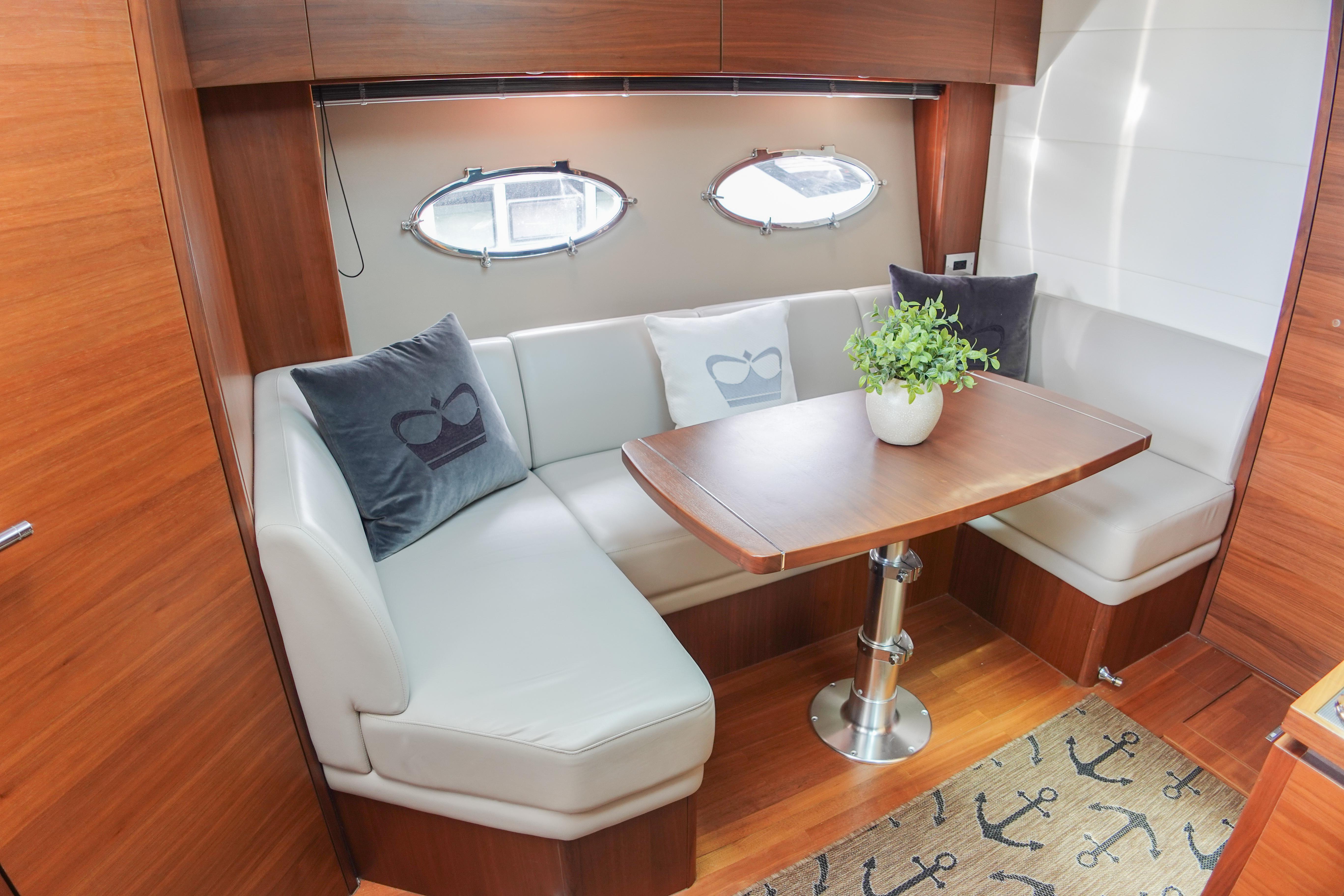 Soulmate Yacht Photos Pics 2016 Princess 39 SOULMATE- Cabin Seating