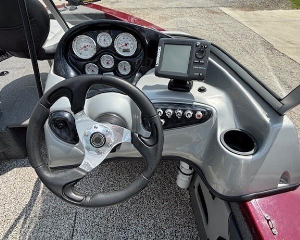 2015 Tracker Targa V-18 Combo dashboard with steering wheel and gauges.