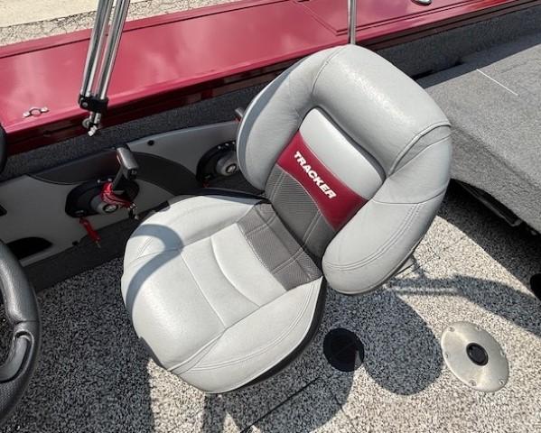 2015 Tracker Targa V-18 Combo boat seat with gray upholstery and red accents.