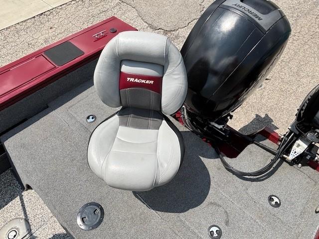 2015 Tracker Targa V-18 Combo boat seat and motor on deck.