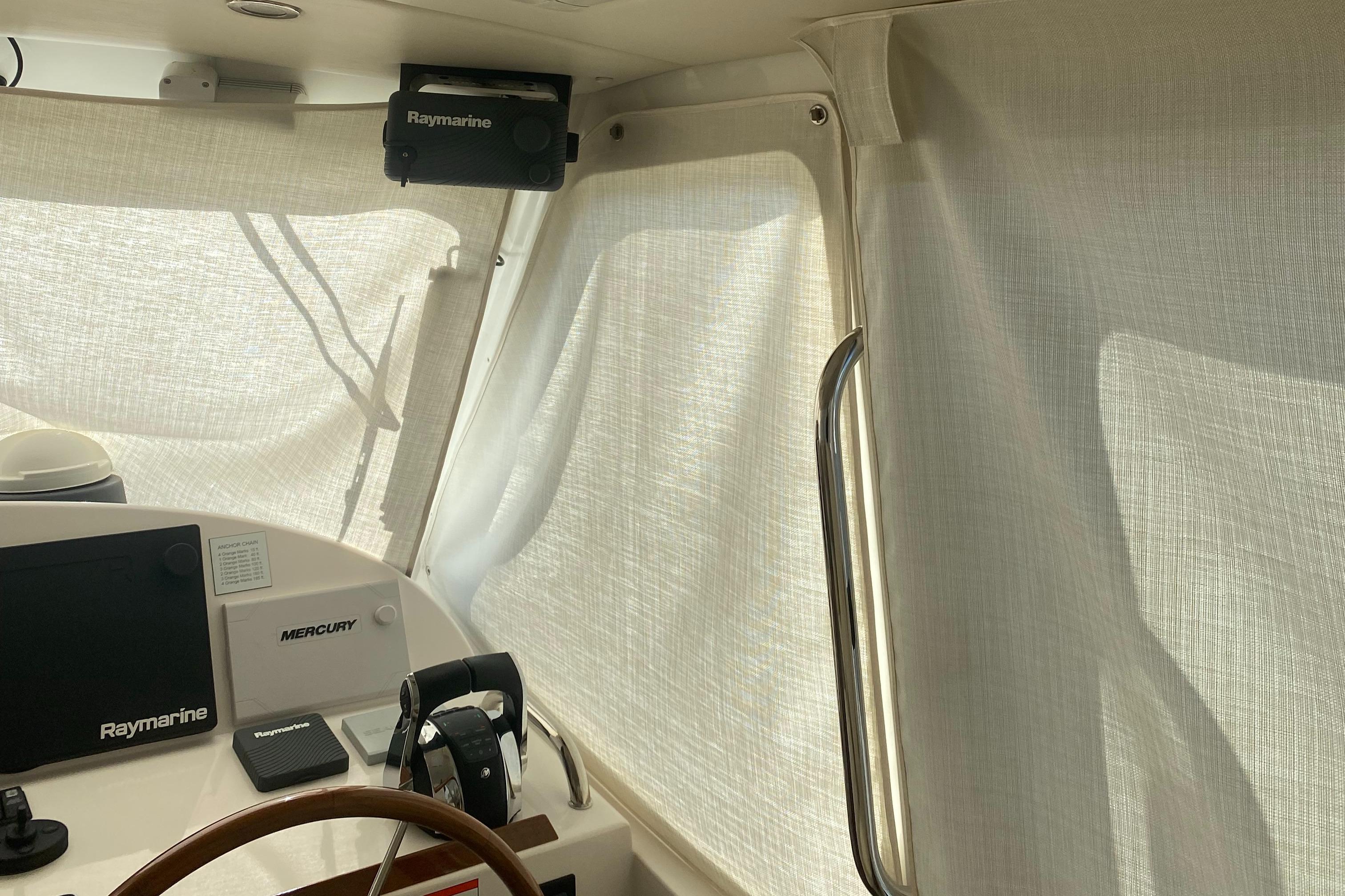 MJM 43 ODIN - Helm Deck Window Covers