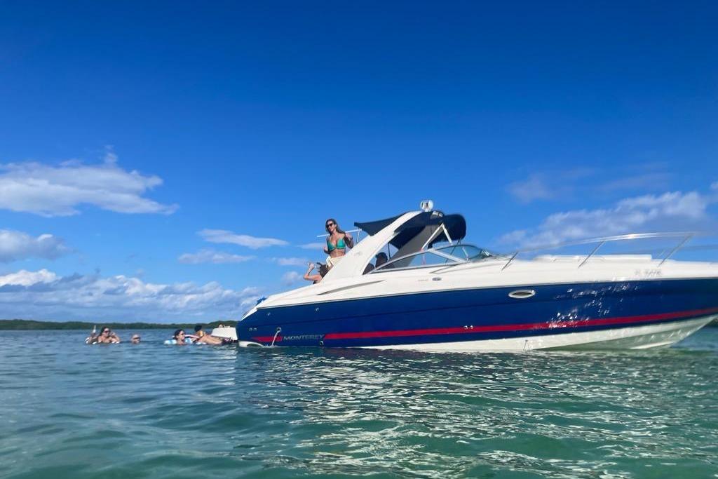 Super Sexy Clean Boat with Trailer