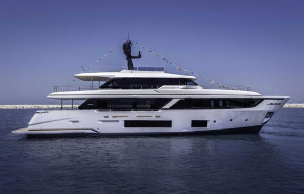 2021 Custom Line Navetta 30