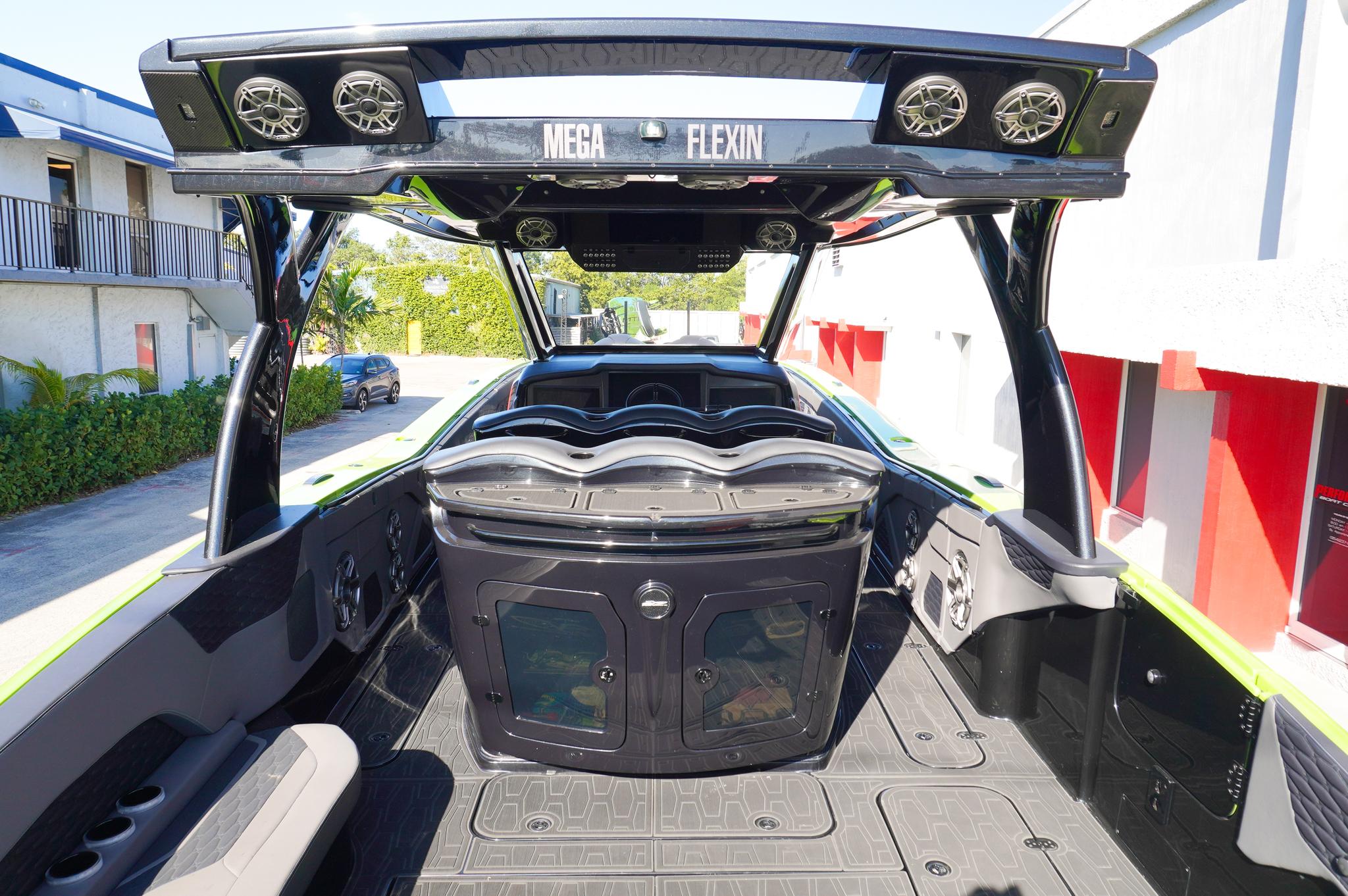 MTI-50V Center Console 2022 -MO-US-9722074 | Thumbnail