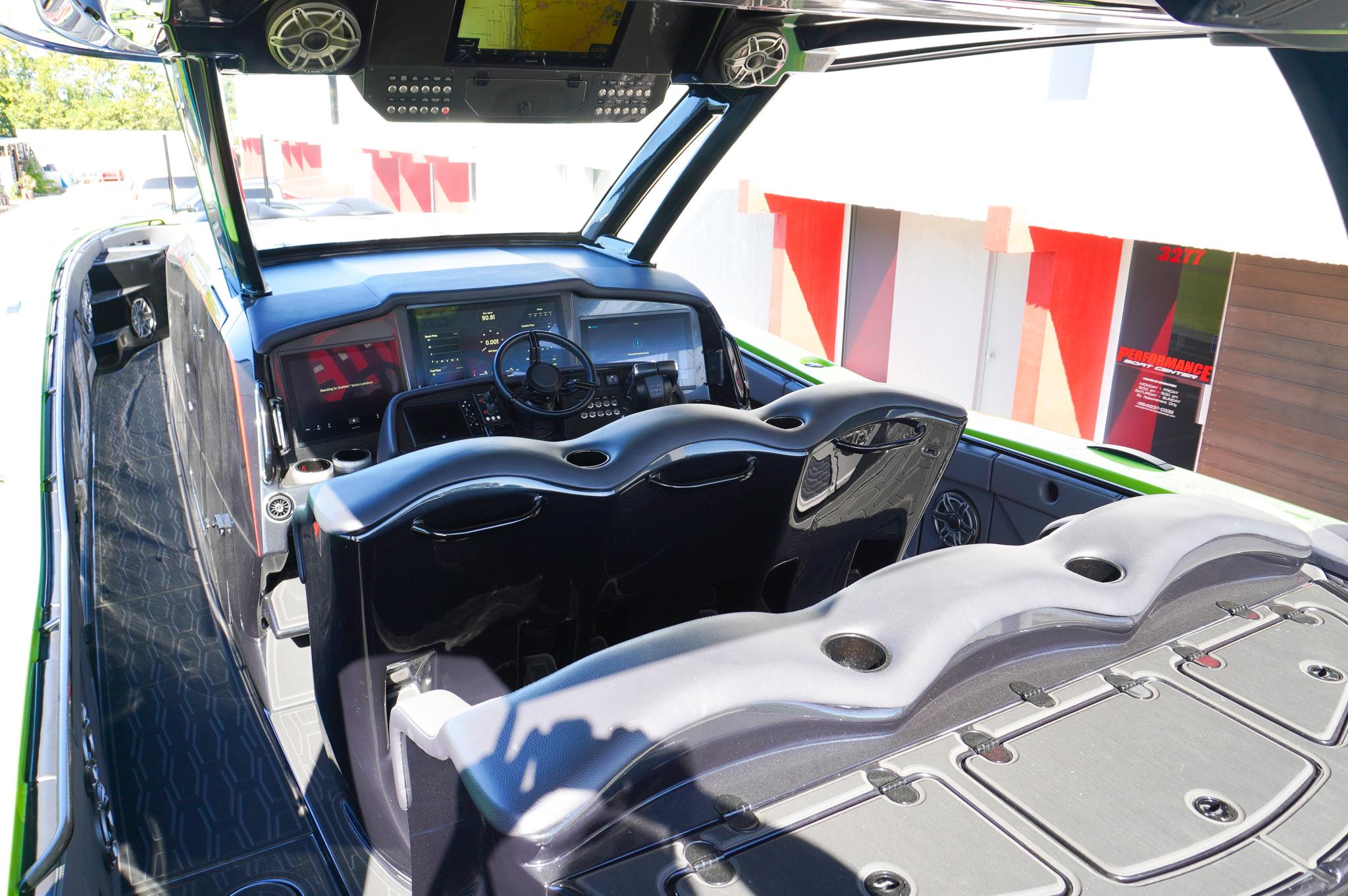 MTI-50V Center Console 2022 -MO-US-9722074 | Thumbnail