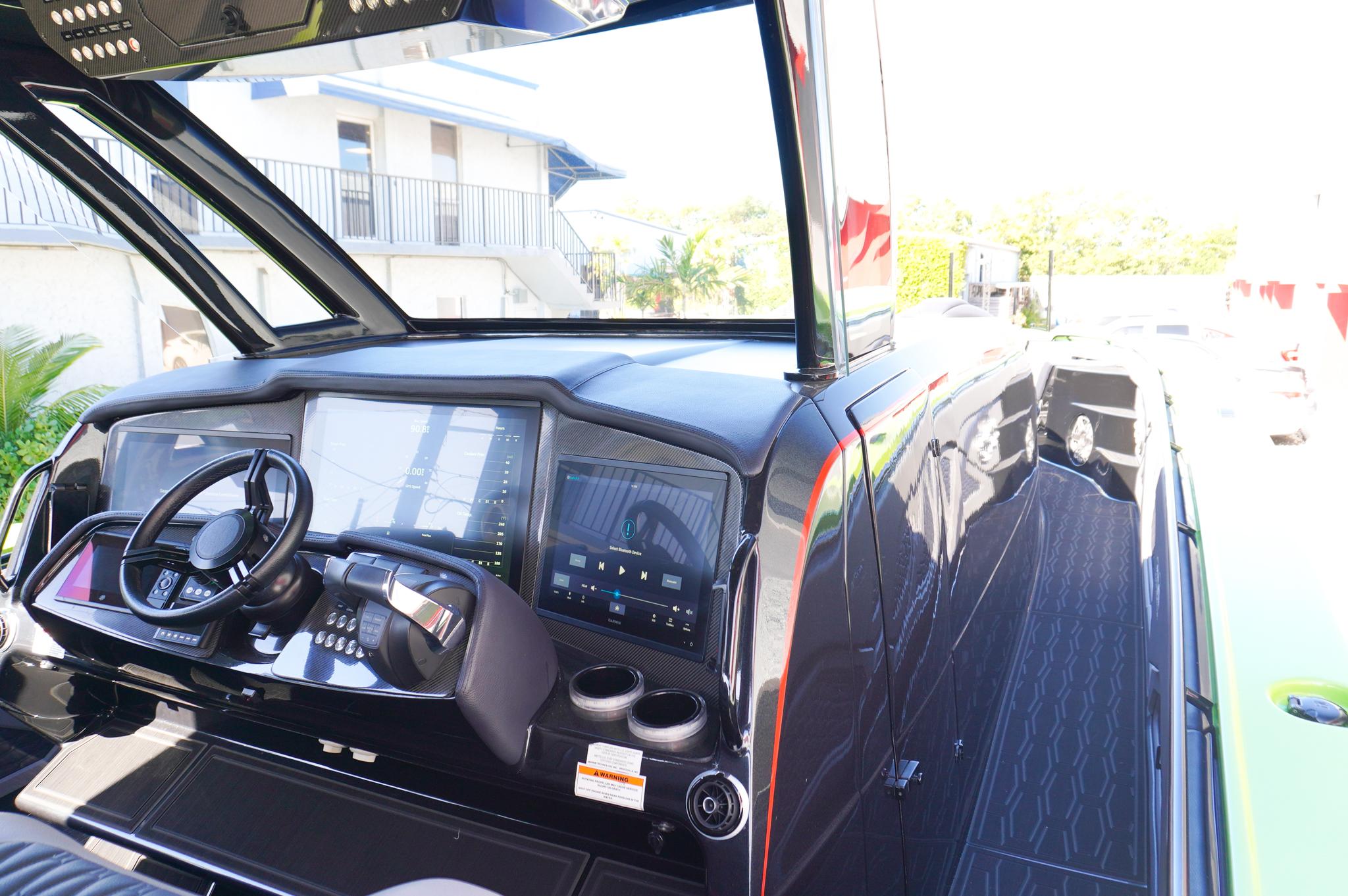 MTI-50V Center Console 2022 -MO-US-9722074 | Thumbnail