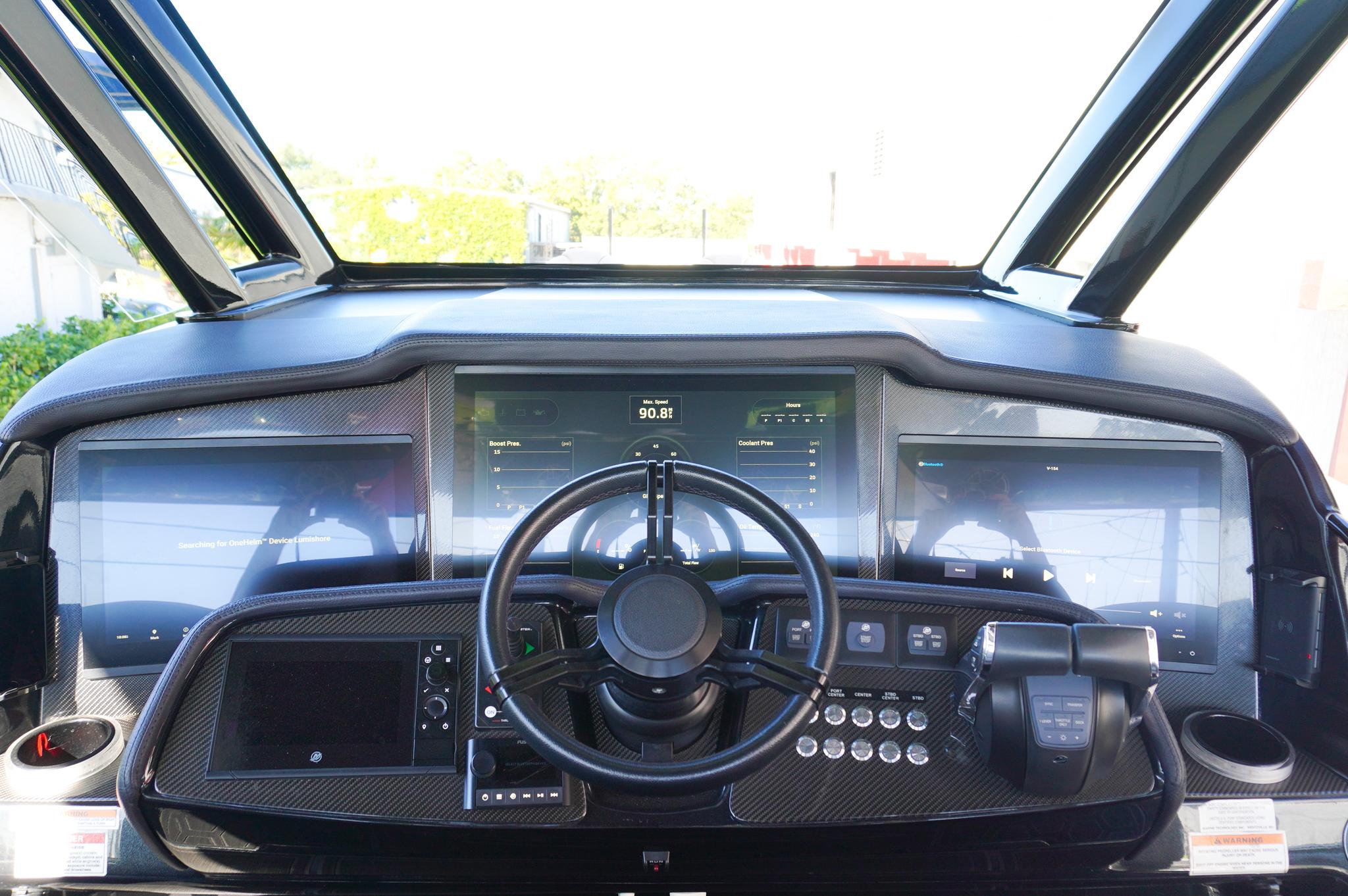 MTI-50V Center Console 2022 -MO-US-9722074 | Thumbnail