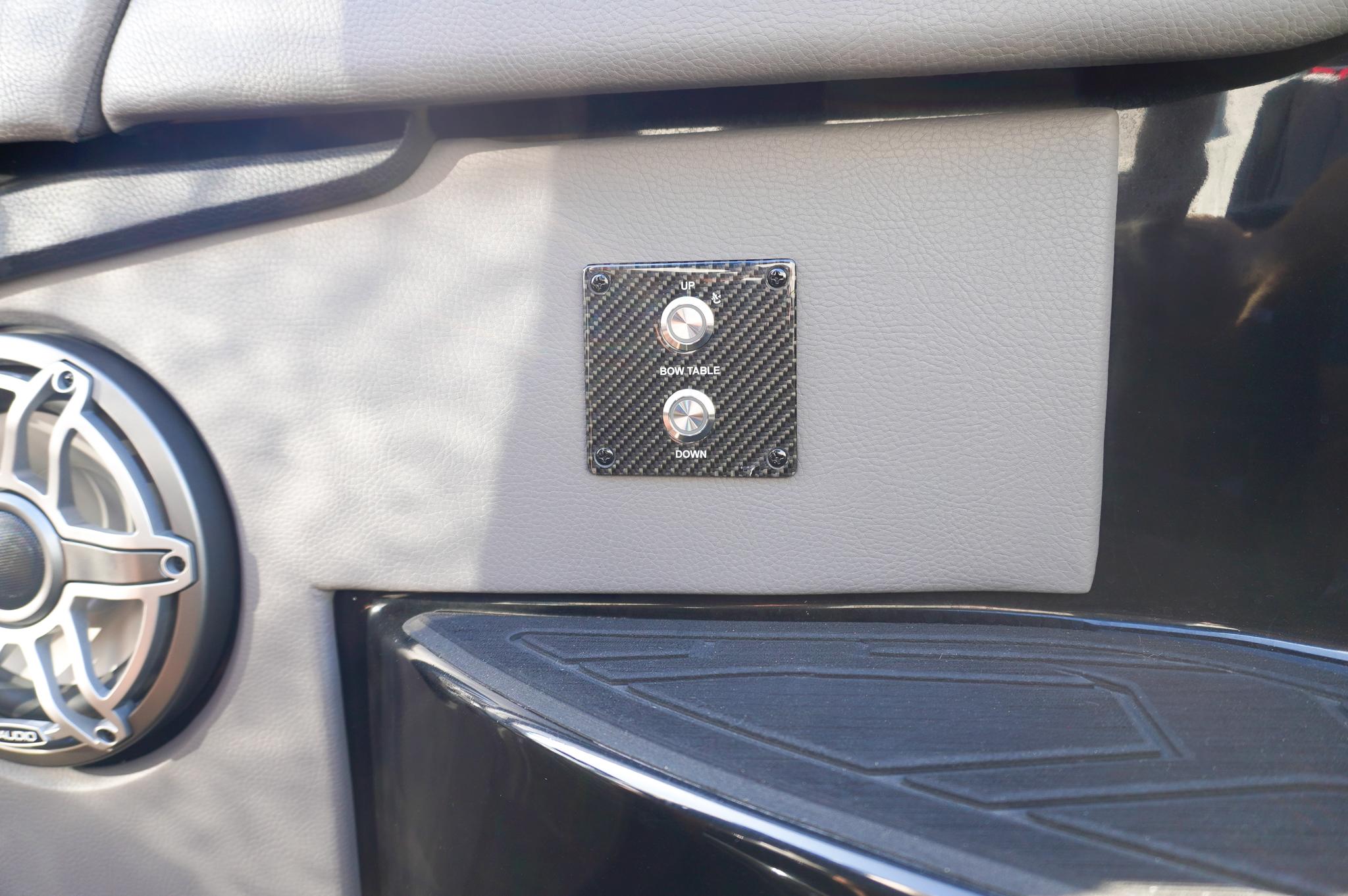 MTI-50V Center Console 2022 -MO-US-9722074 | Thumbnail
