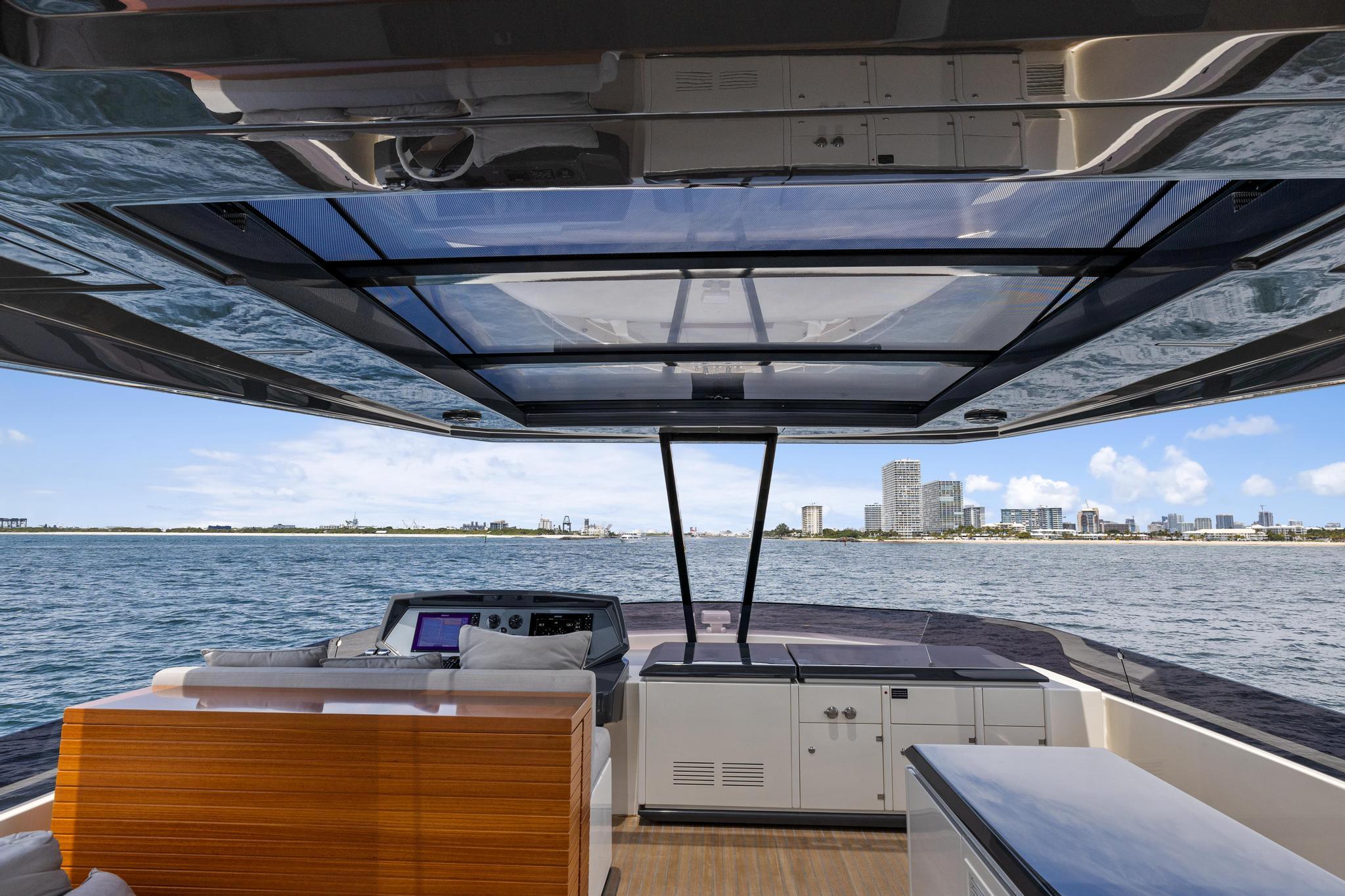 2021 Ferretti Yachts 850