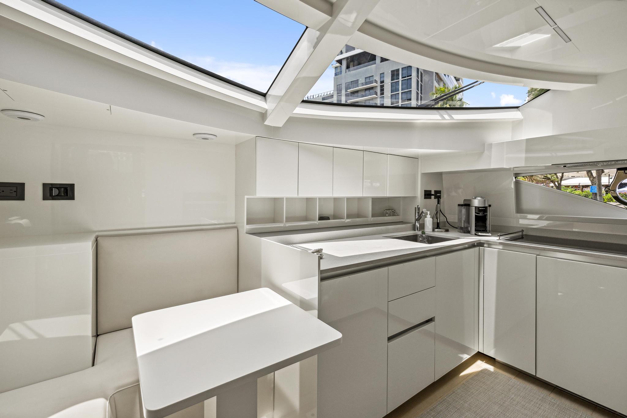 2021 Ferretti Yachts 850