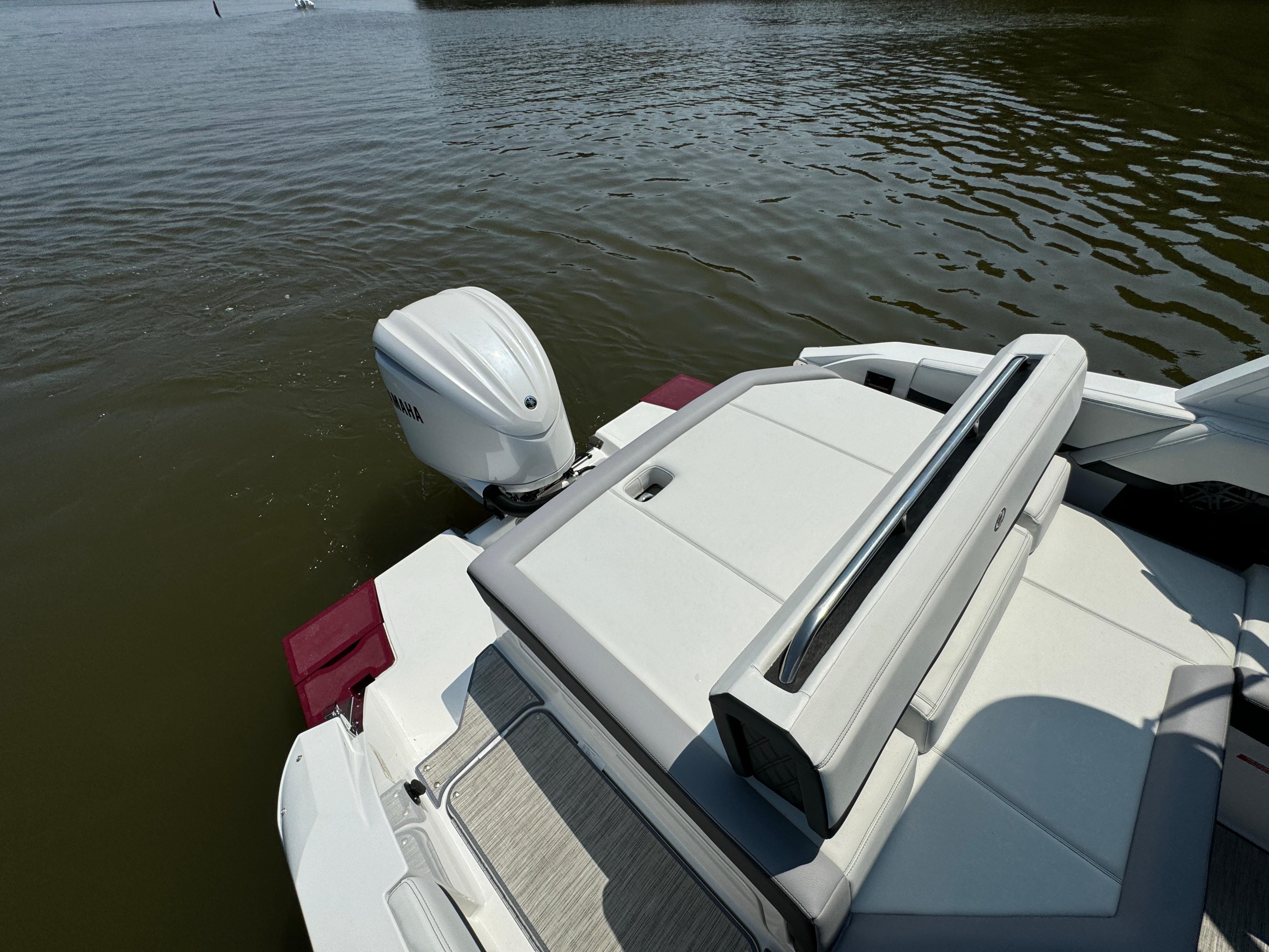 2024 Cobalt R4 Outboard-4