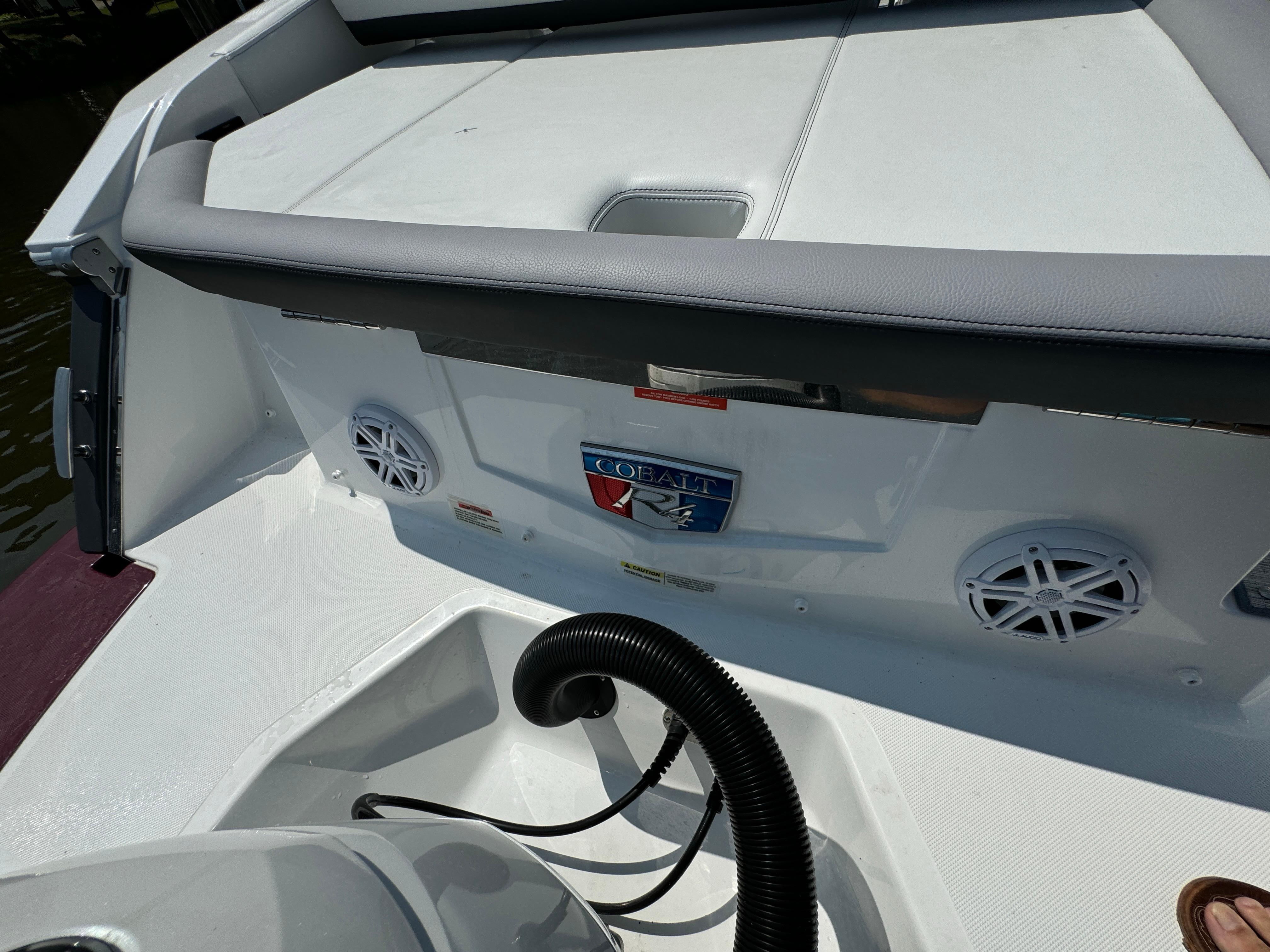 2024 Cobalt R4 Outboard-28