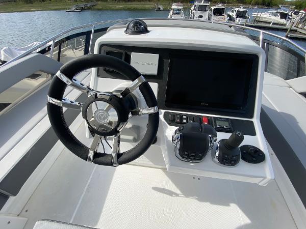 2022-cruisers-yachts-60-fly-power-9652120-20250111104825402-1_XLARGE