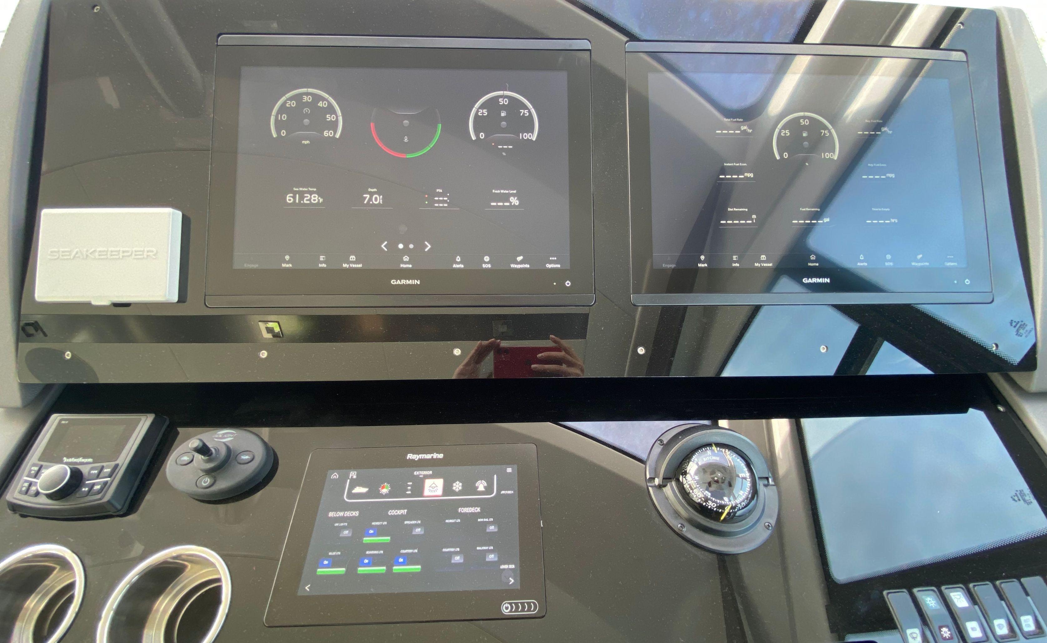 Cruisers Yachts-60 Fly 2022-RADIANT NY-US-Control panel of 2022 Cruisers Yachts 60 Fly with digital displays and navigation instruments.-9652120 | Thumbnail