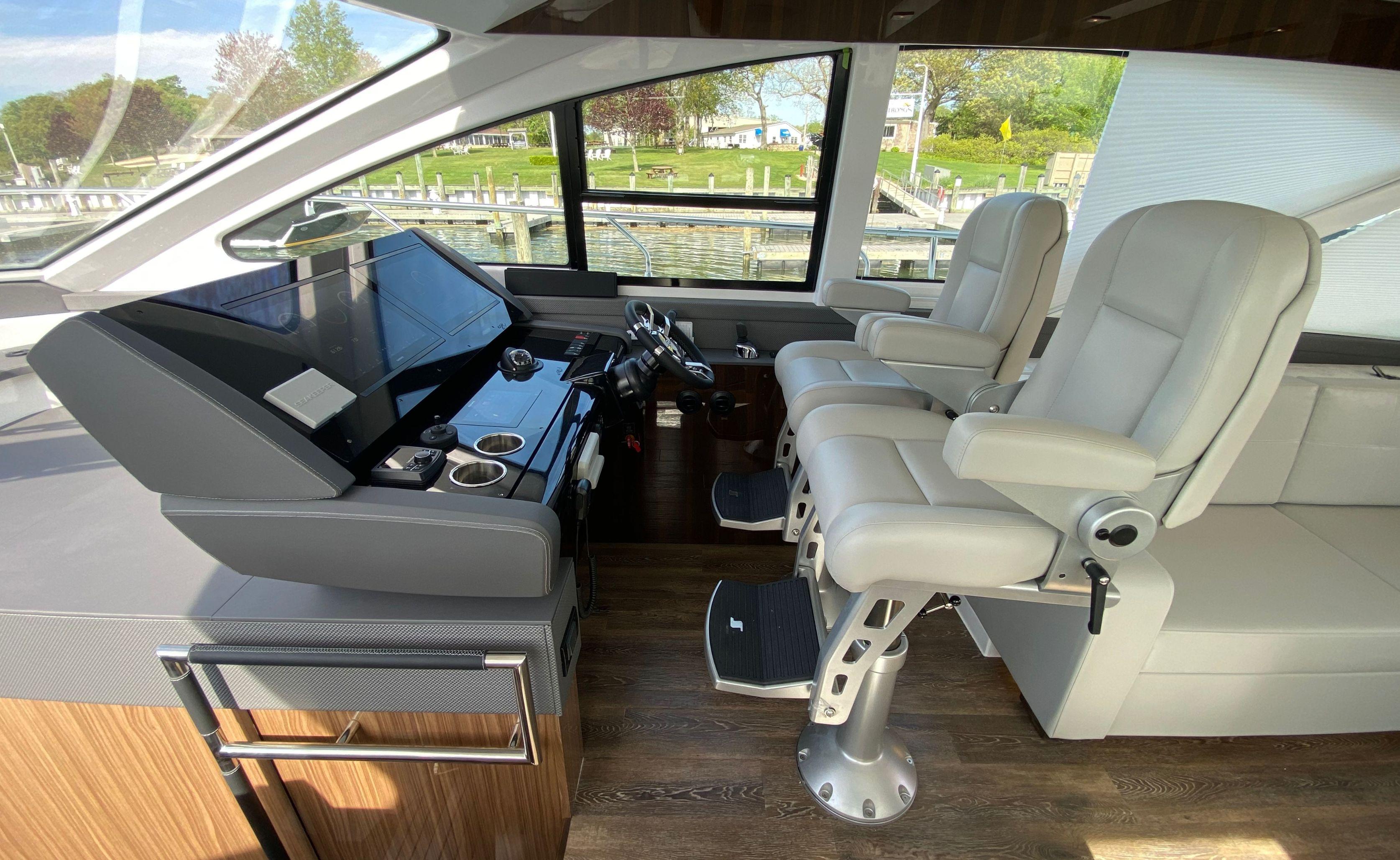 Cruisers Yachts-60 Fly 2022-RADIANT NY-US-Luxurious helm of 2022 Cruisers Yachts 60 Fly with modern seating and controls.-9652120 | Thumbnail