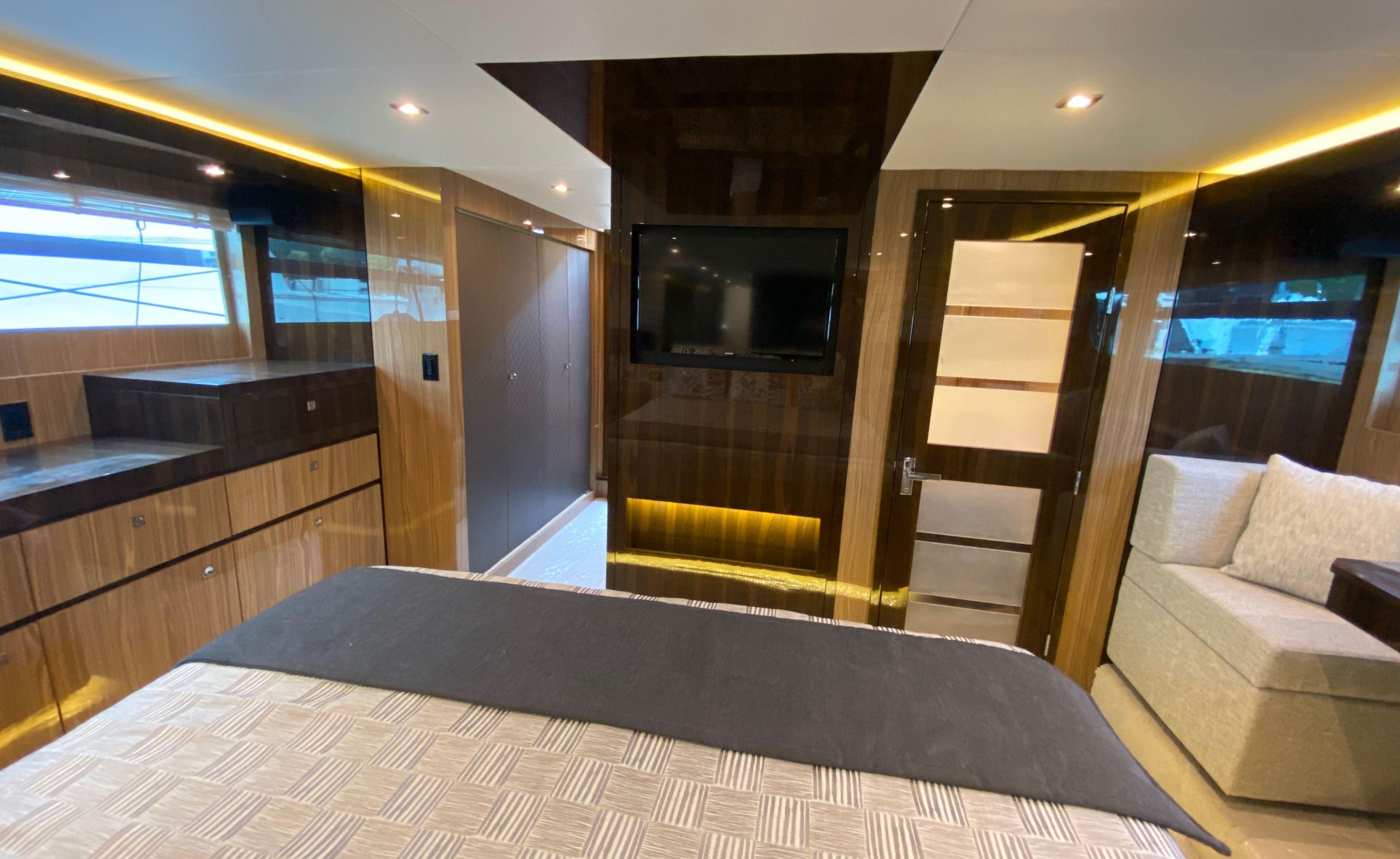 Cruisers Yachts-60 Fly 2022-RADIANT NY-US-9652120 | Thumbnail