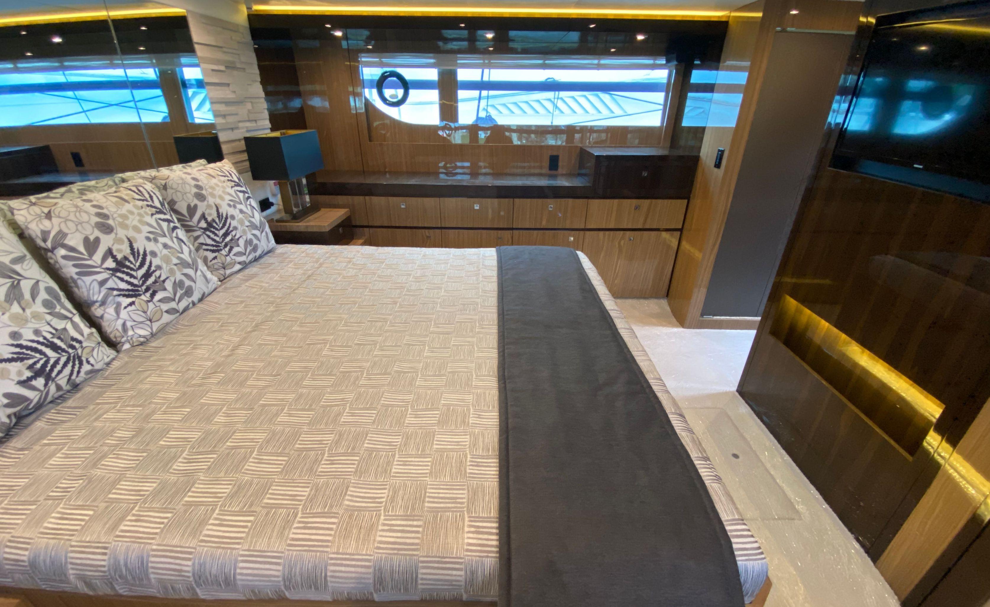 Cruisers Yachts-60 Fly 2022-RADIANT NY-US-9652120 | Thumbnail