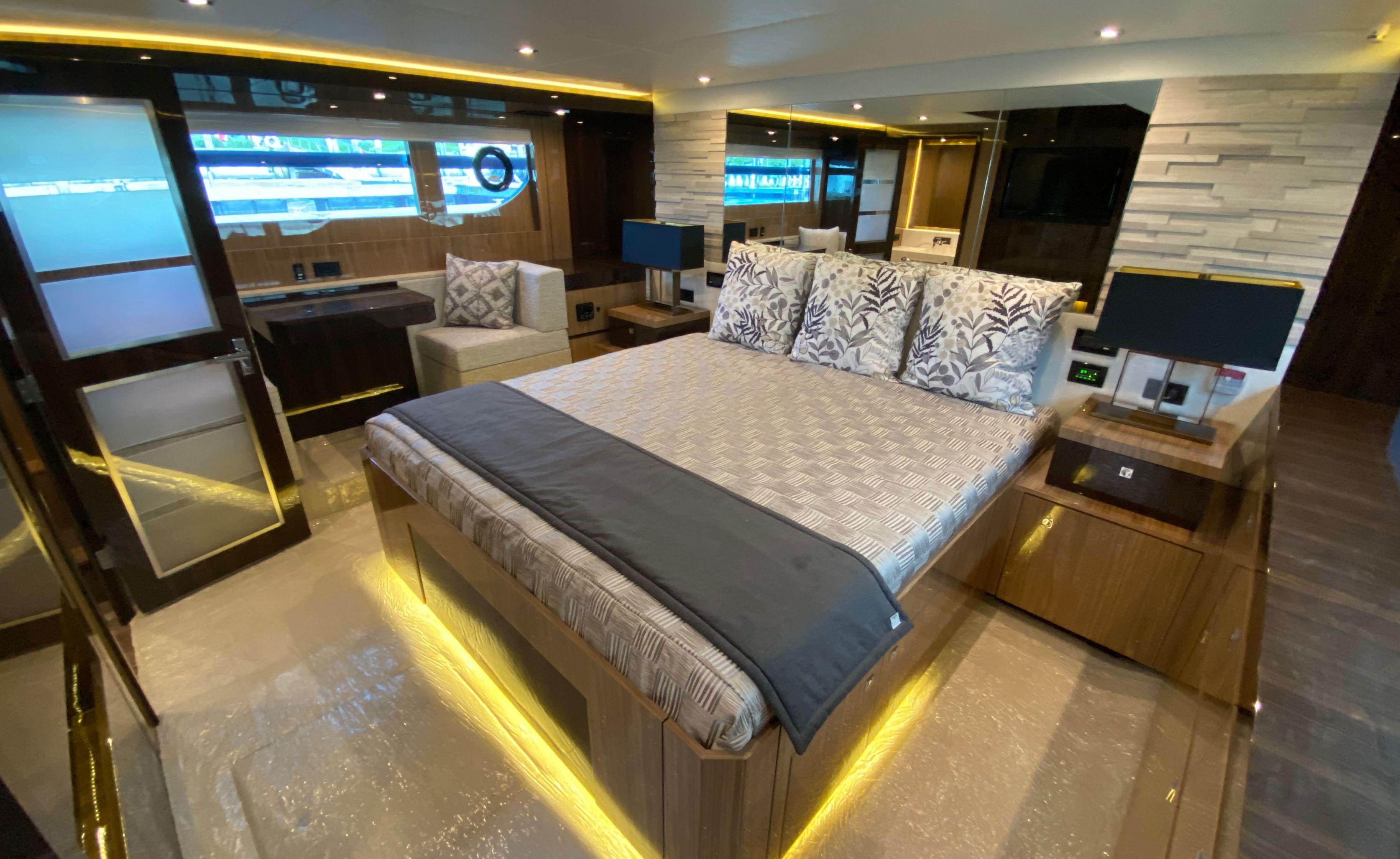 Cruisers Yachts-60 Fly 2022-RADIANT NY-US-9652120 | Thumbnail