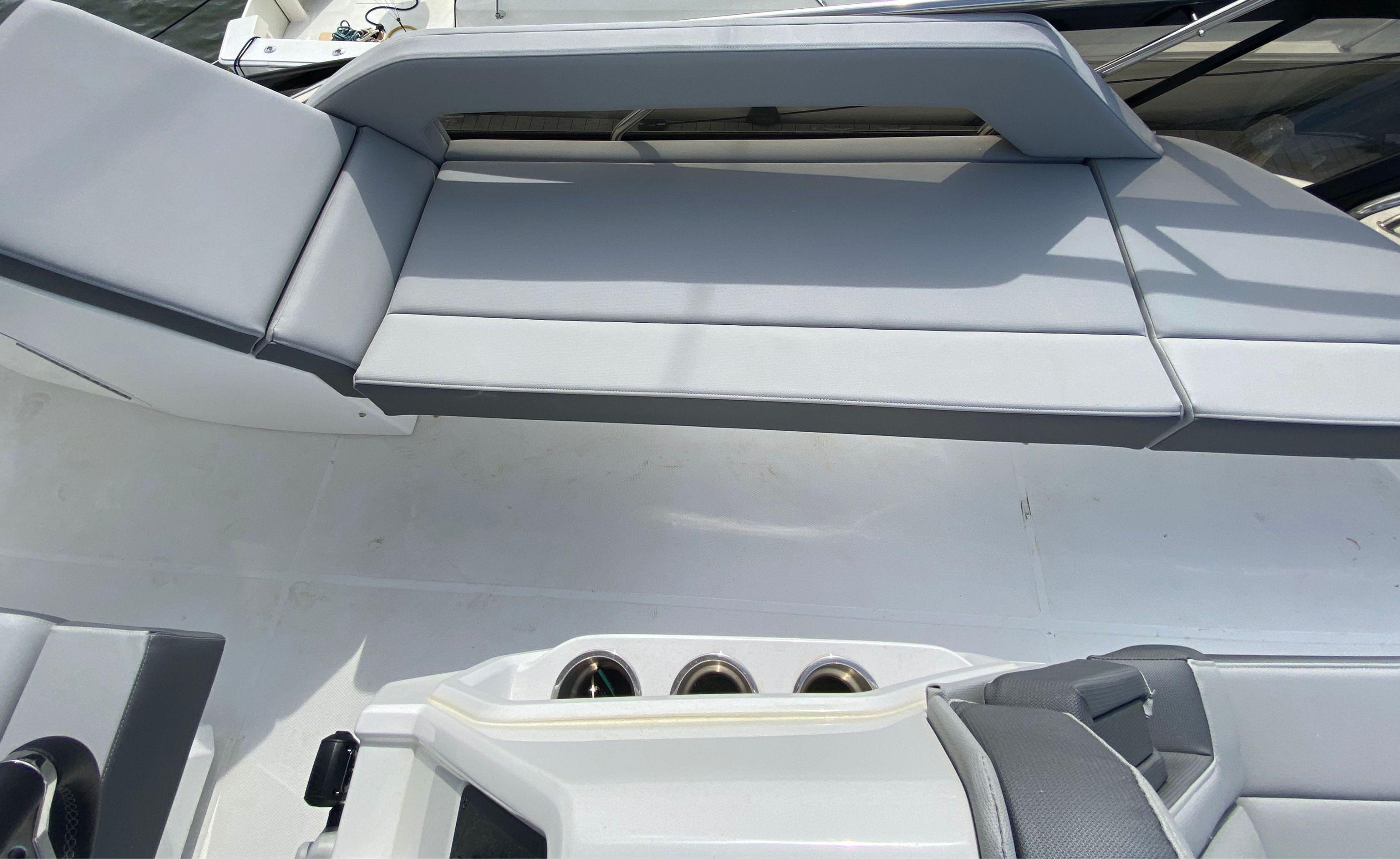 Cruisers Yachts-60 Fly 2022-RADIANT NY-US-9652120 | Thumbnail