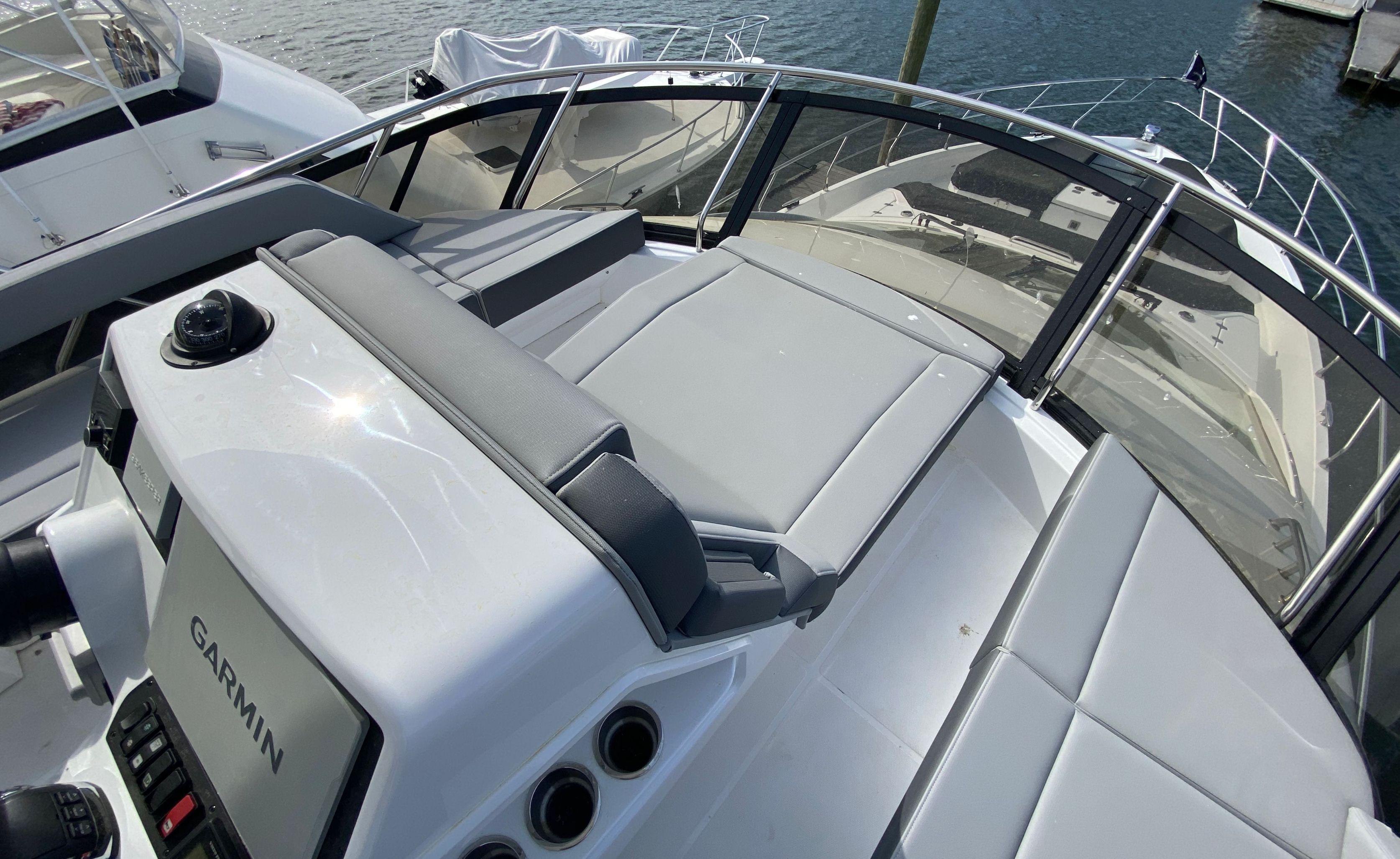 Cruisers Yachts-60 Fly 2022-RADIANT NY-US-9652120 | Thumbnail