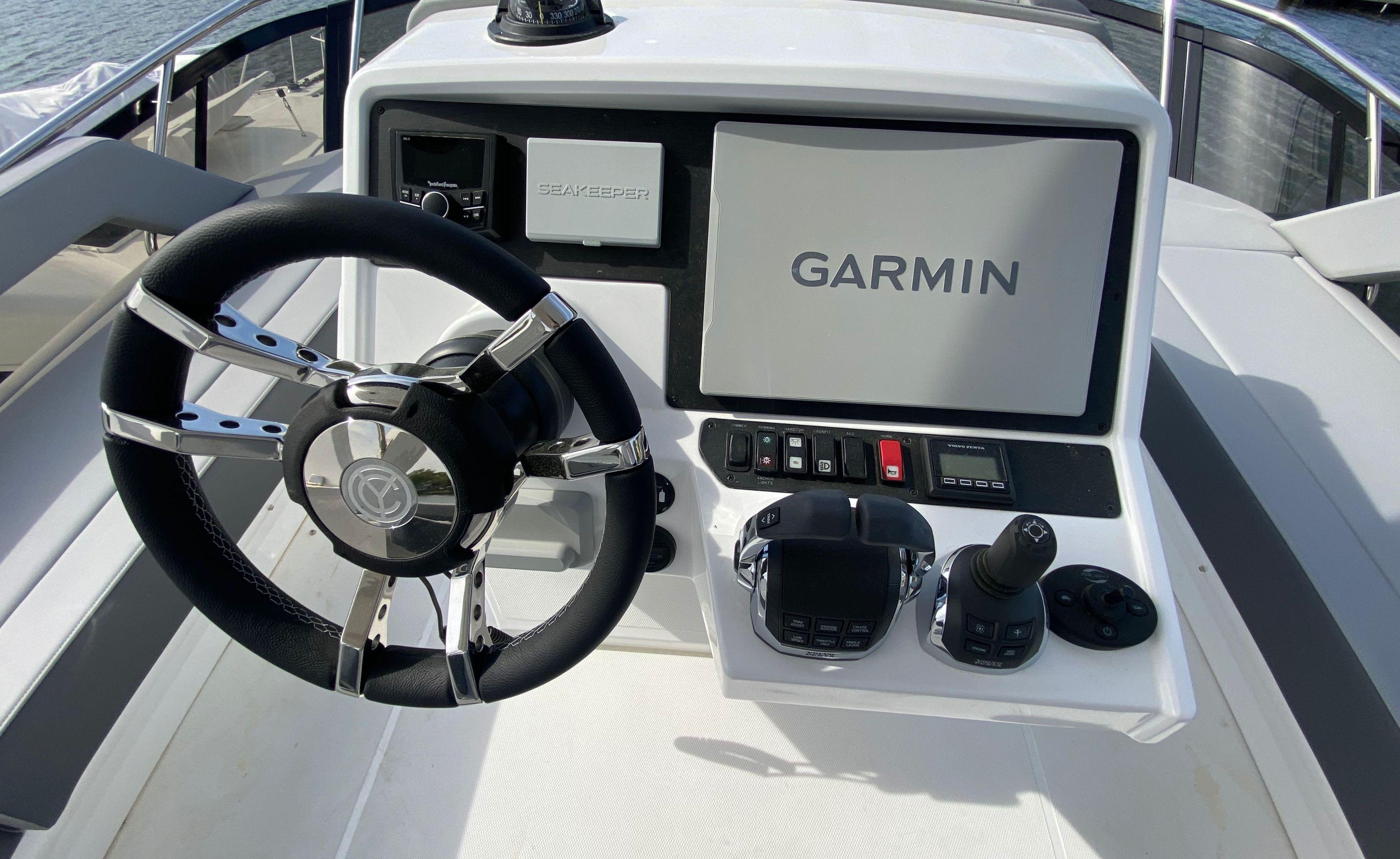 Cruisers Yachts-60 Fly 2022-RADIANT NY-US-9652120 | Thumbnail