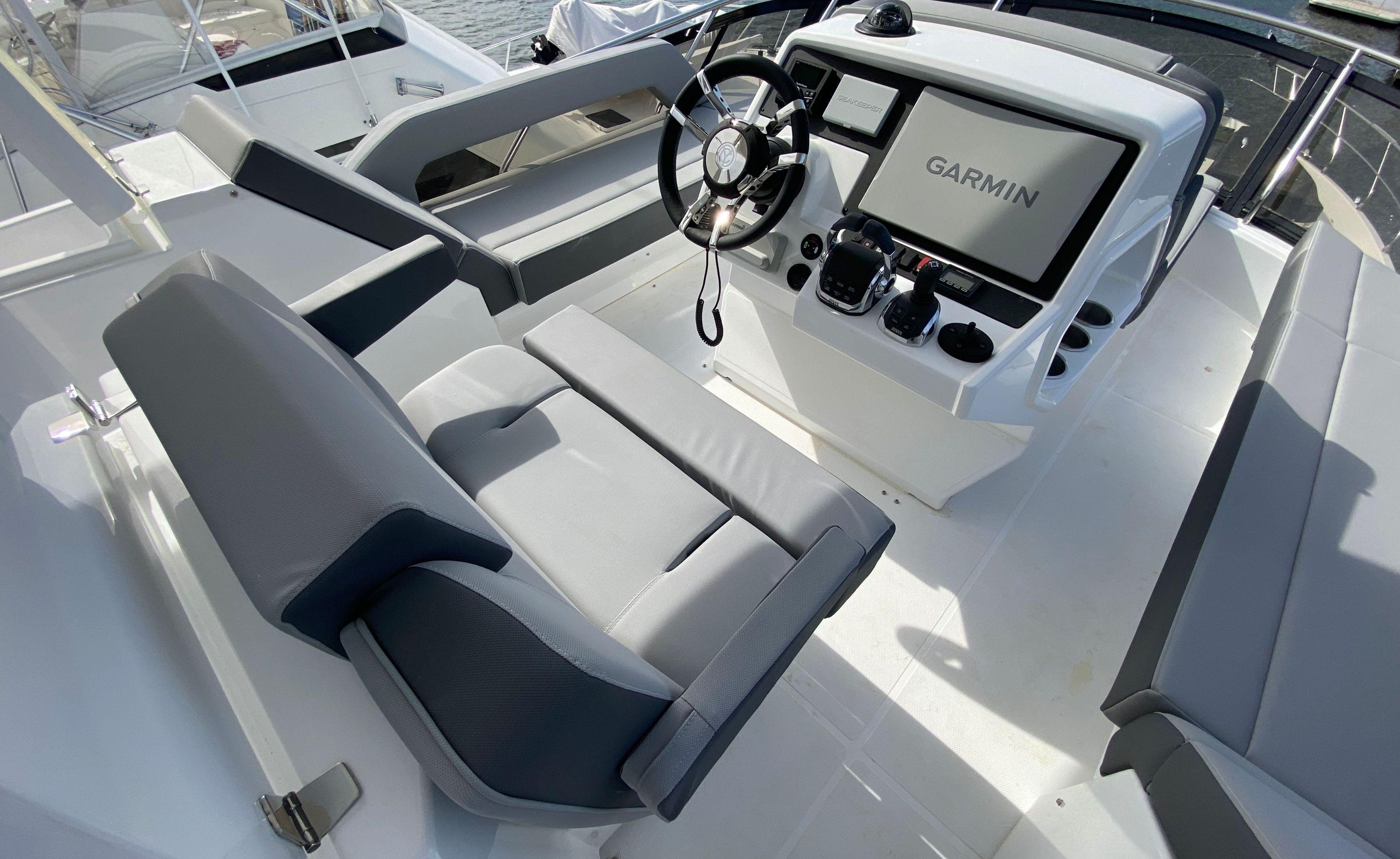 Cruisers Yachts-60 Fly 2022-RADIANT NY-US-9652120 | Thumbnail