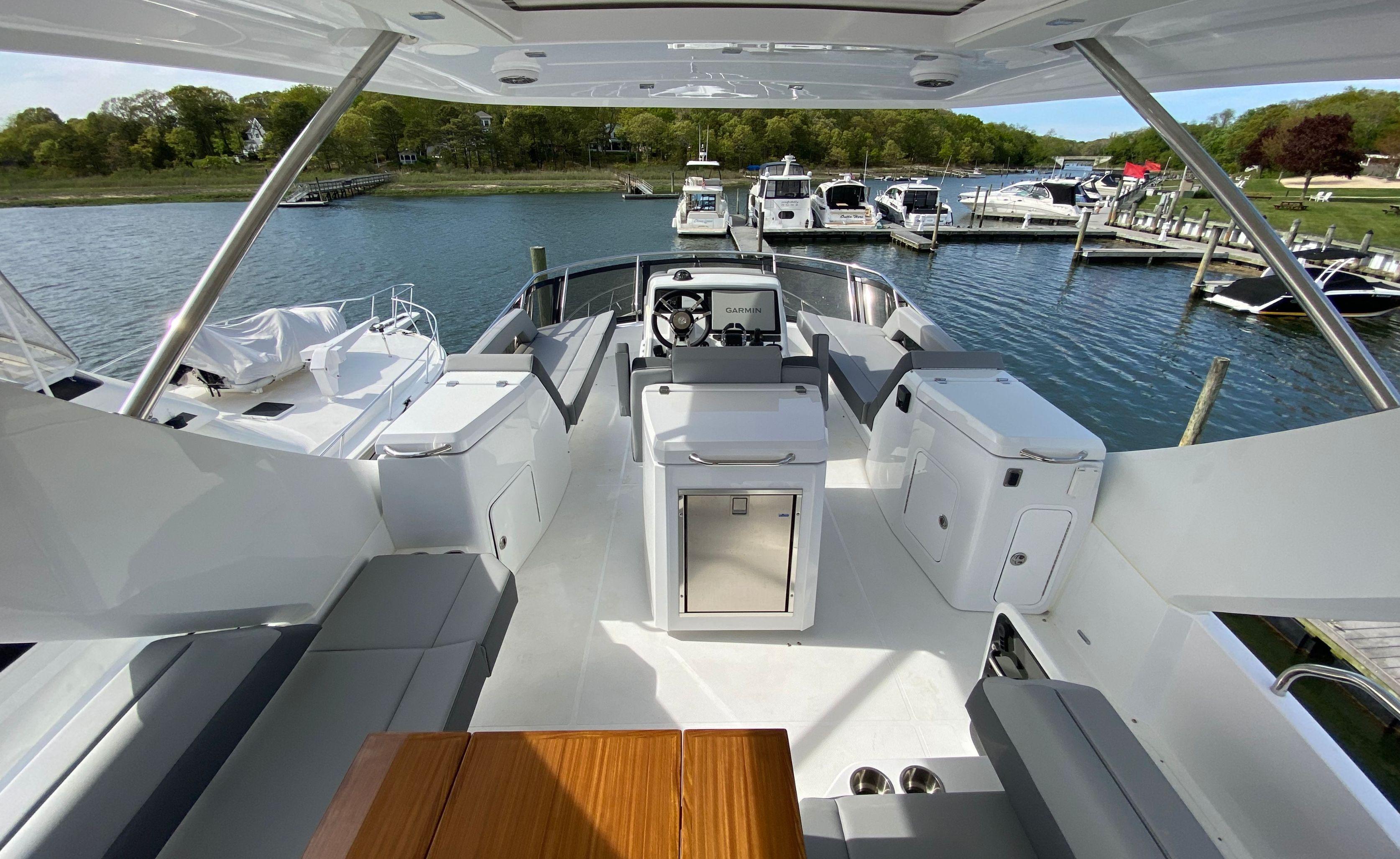 Cruisers Yachts-60 Fly 2022-RADIANT NY-US-9652120 | Thumbnail