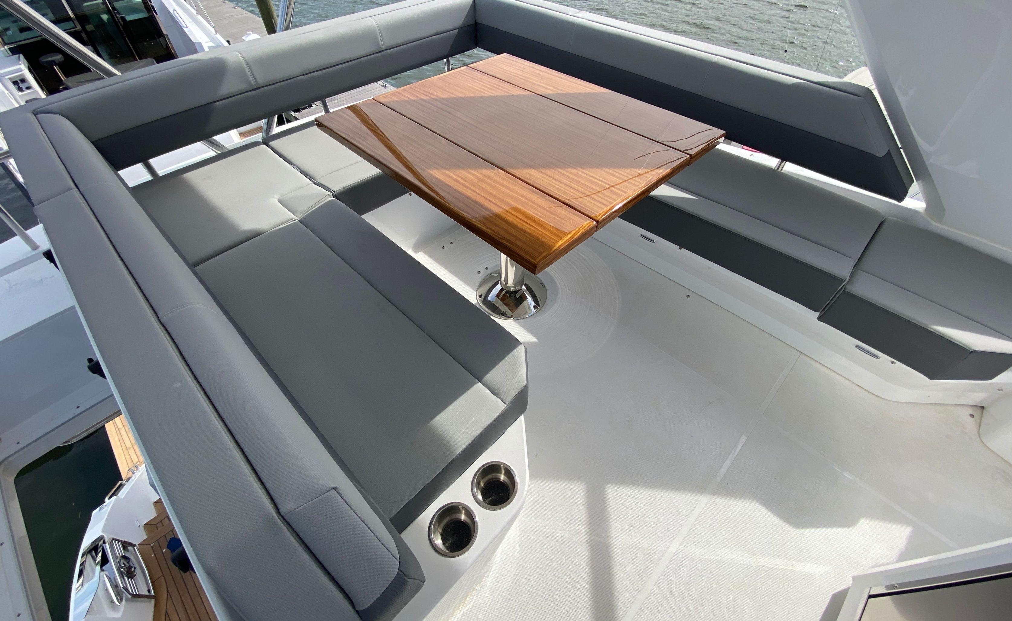 Cruisers Yachts-60 Fly 2022-RADIANT NY-US-9652120 | Thumbnail