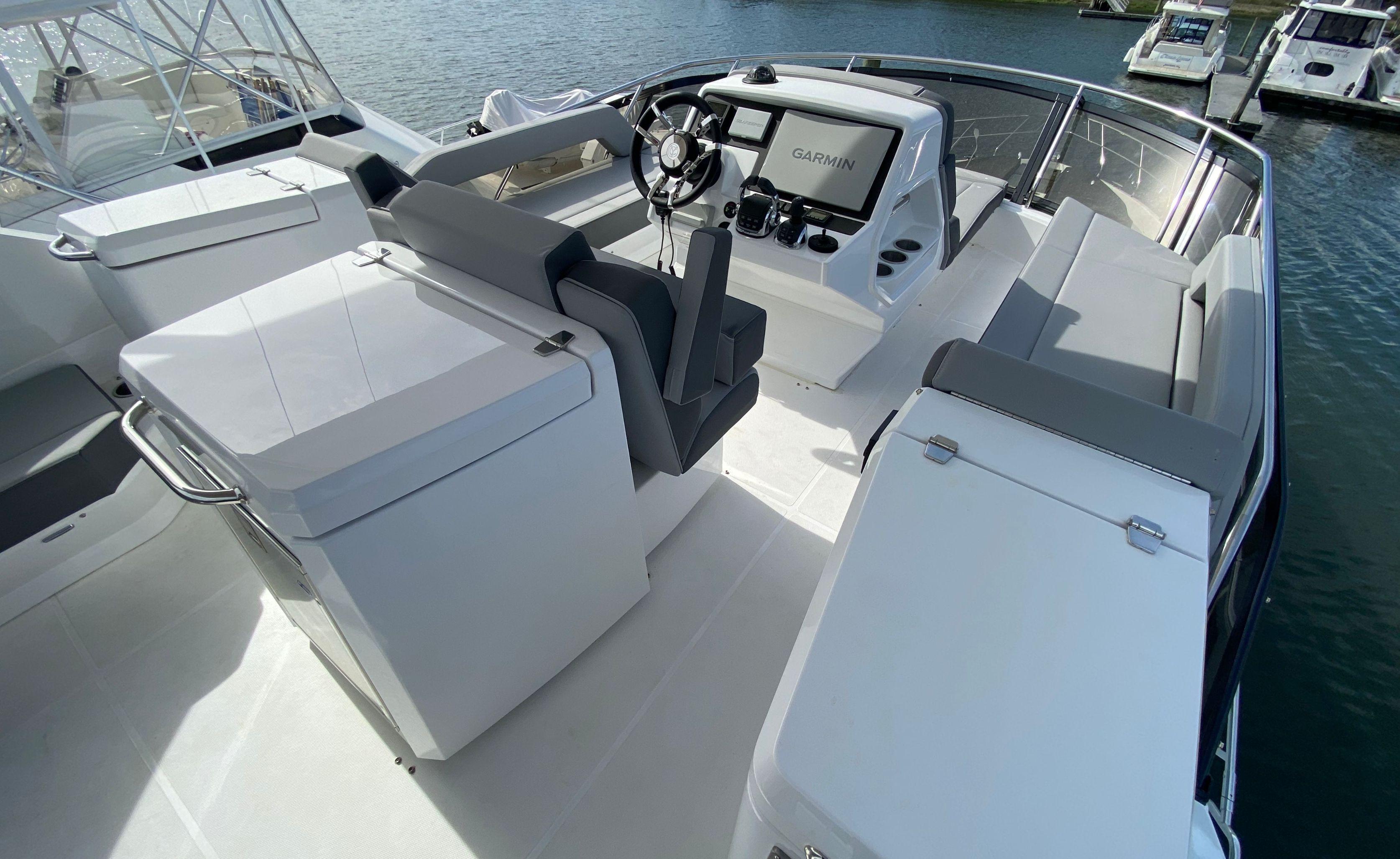 Cruisers Yachts-60 Fly 2022-RADIANT NY-US-9652120 | Thumbnail