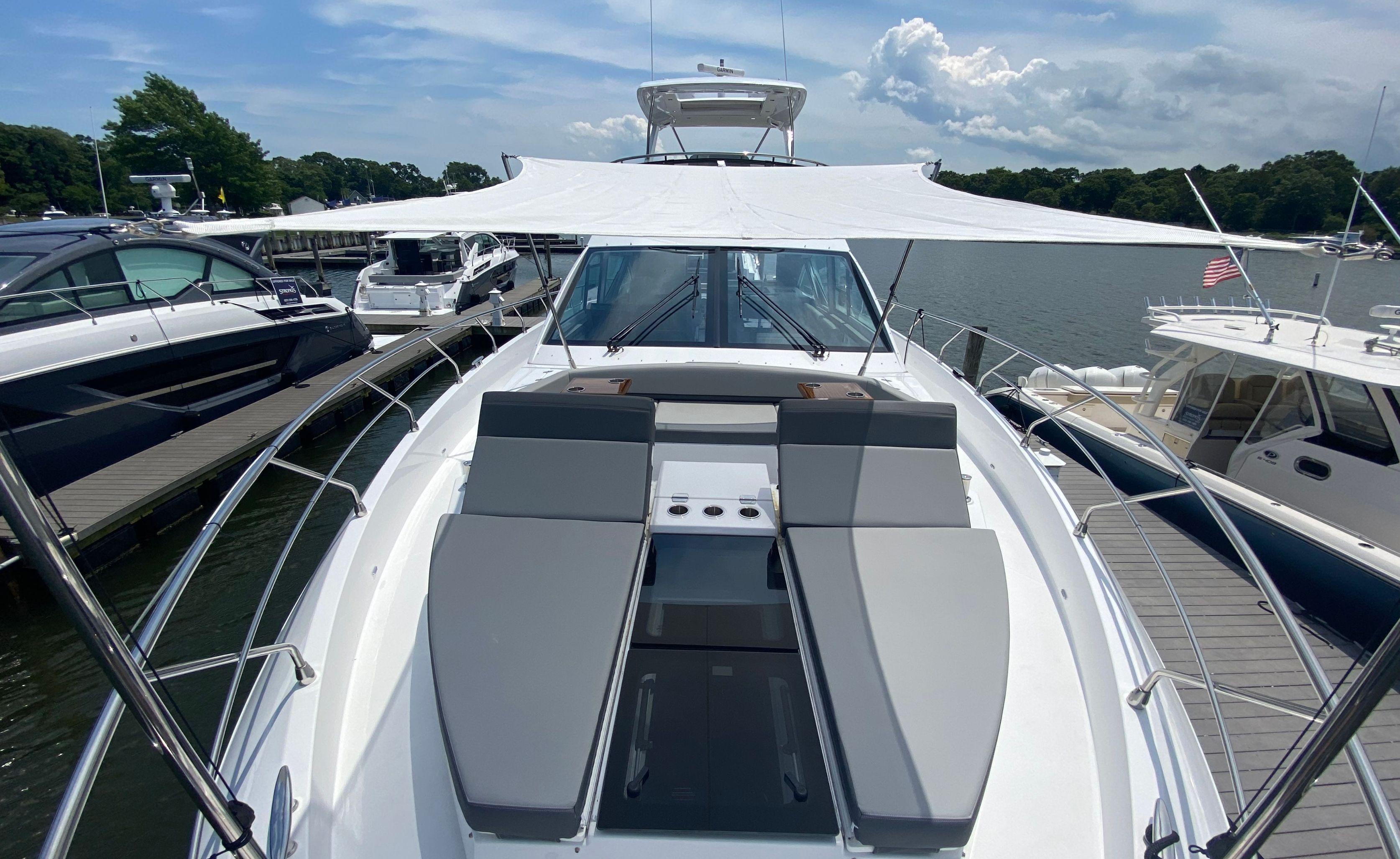 Cruisers Yachts-60 Fly 2022-RADIANT NY-US-9652120 | Thumbnail