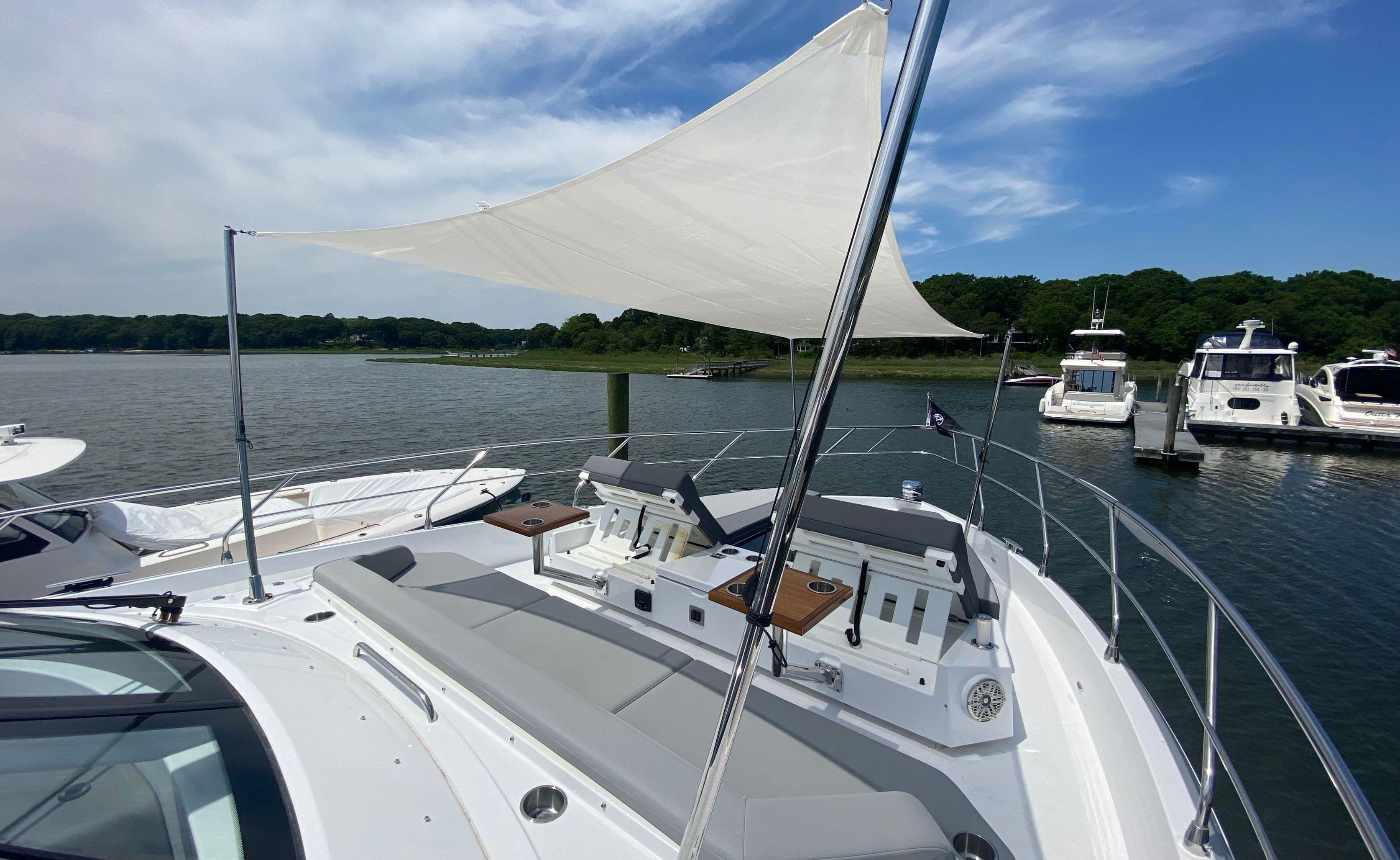 Cruisers Yachts-60 Fly 2022-RADIANT NY-US-9652120 | Thumbnail