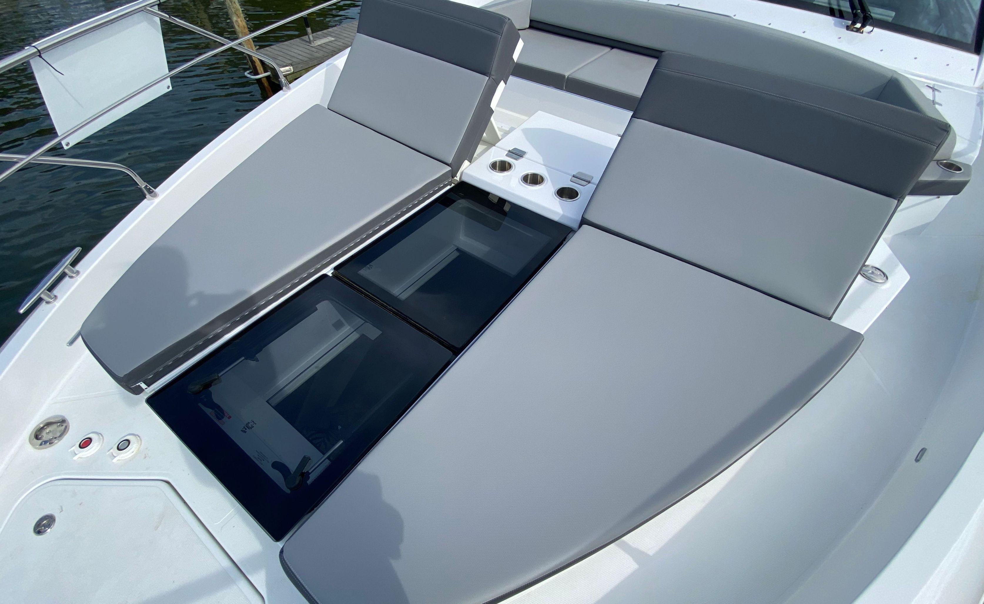 Cruisers Yachts-60 Fly 2022-RADIANT NY-US-9652120 | Thumbnail