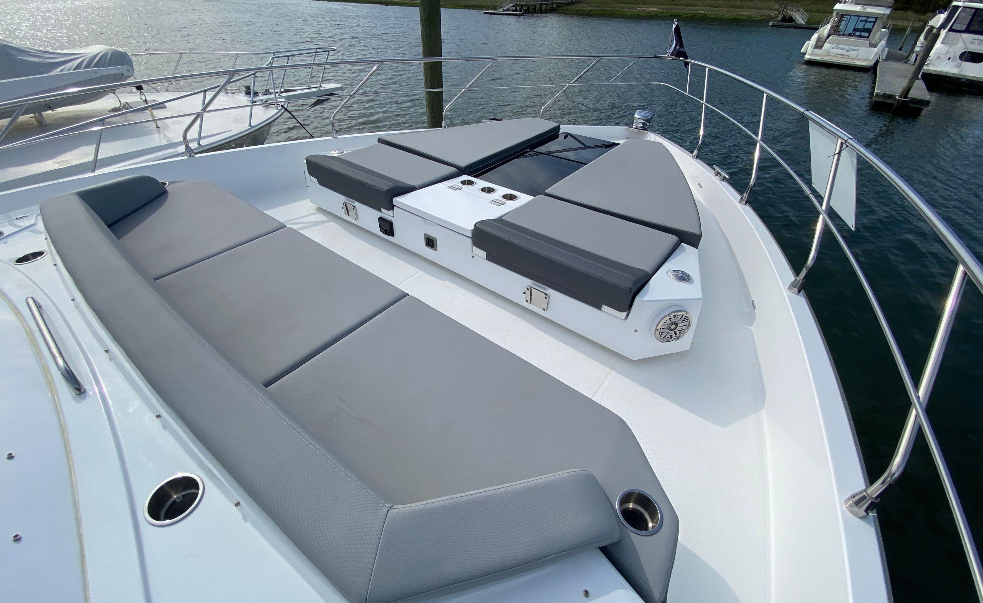 Cruisers Yachts-60 Fly 2022-RADIANT NY-US-9652120 | Thumbnail