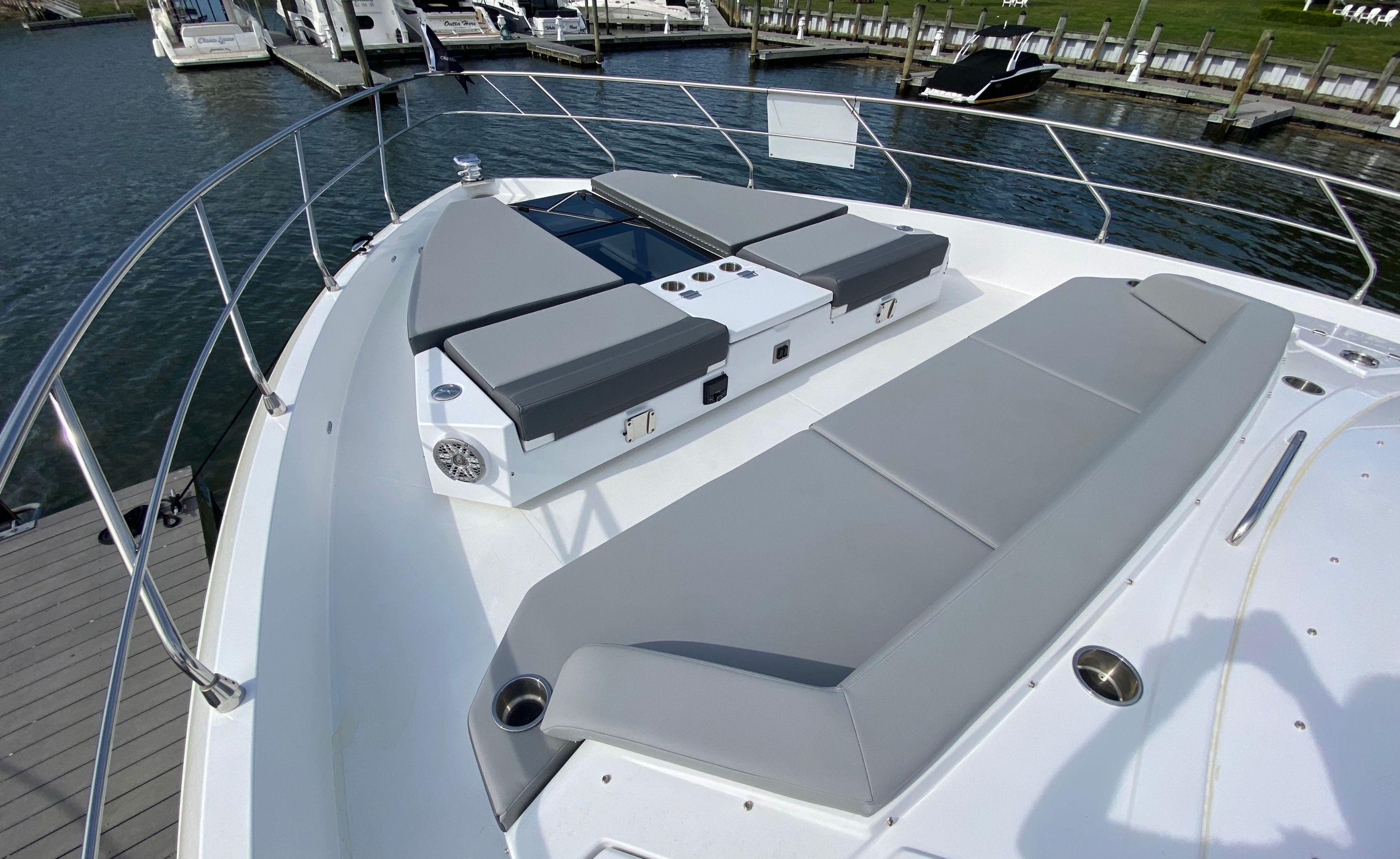 Cruisers Yachts-60 Fly 2022-RADIANT NY-US-9652120 | Thumbnail