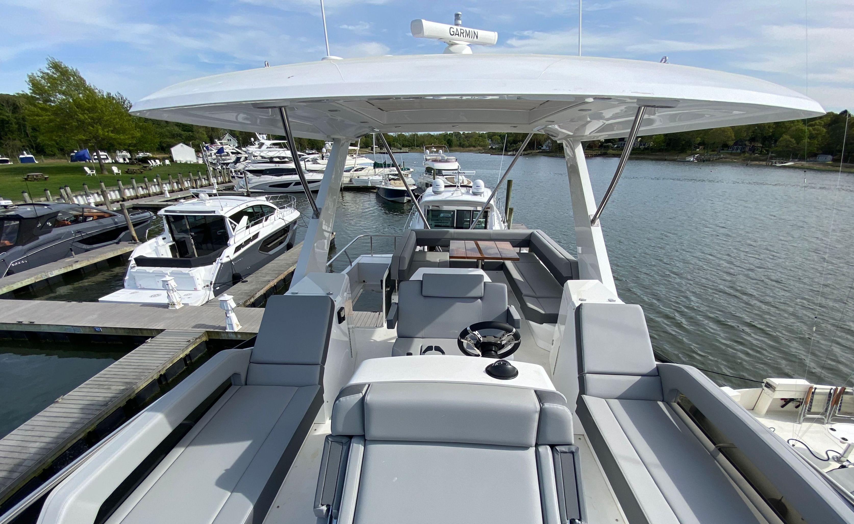 Cruisers Yachts-60 Fly 2022-RADIANT NY-US-9652120 | Thumbnail