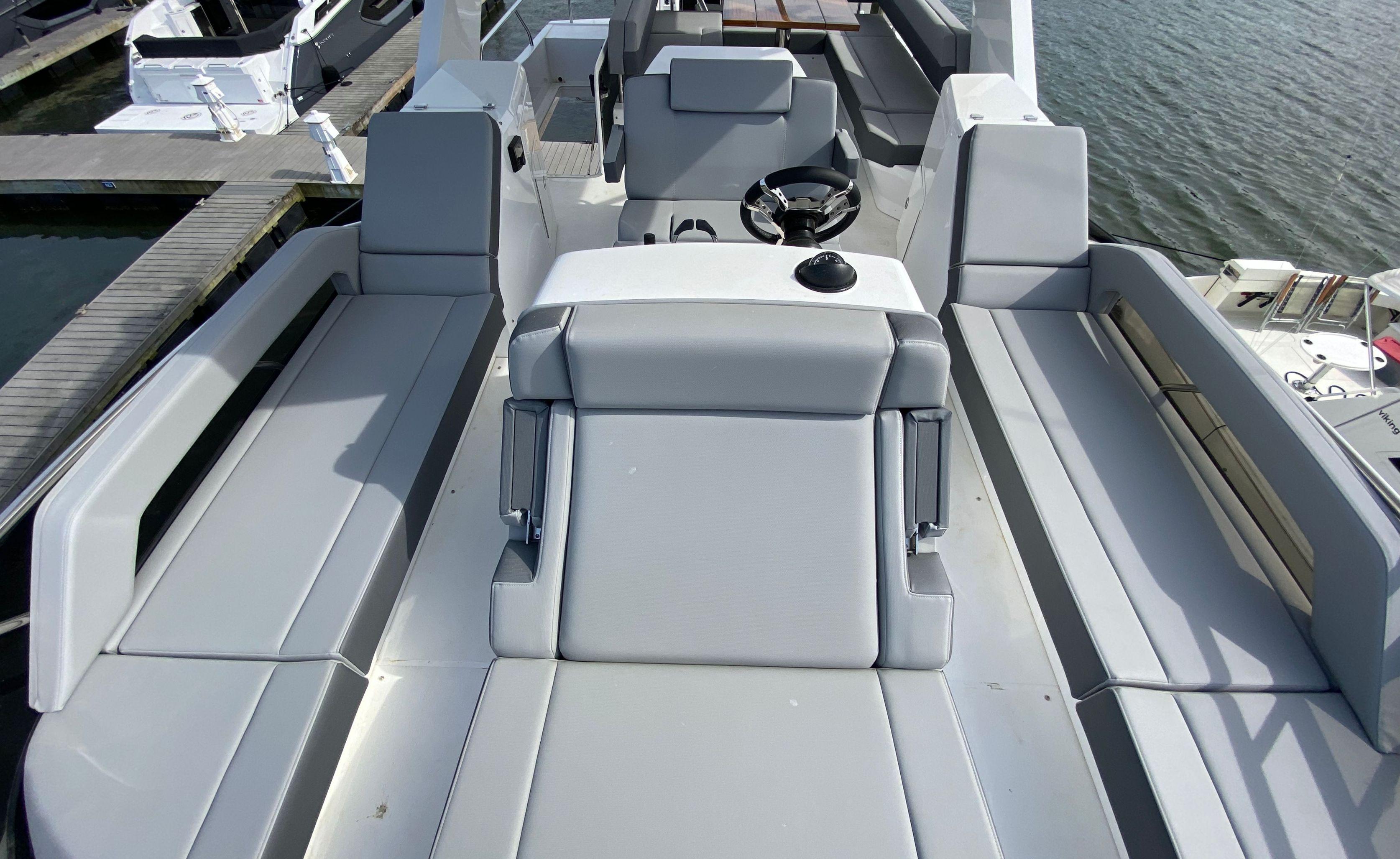 Cruisers Yachts-60 Fly 2022-RADIANT NY-US-9652120 | Thumbnail