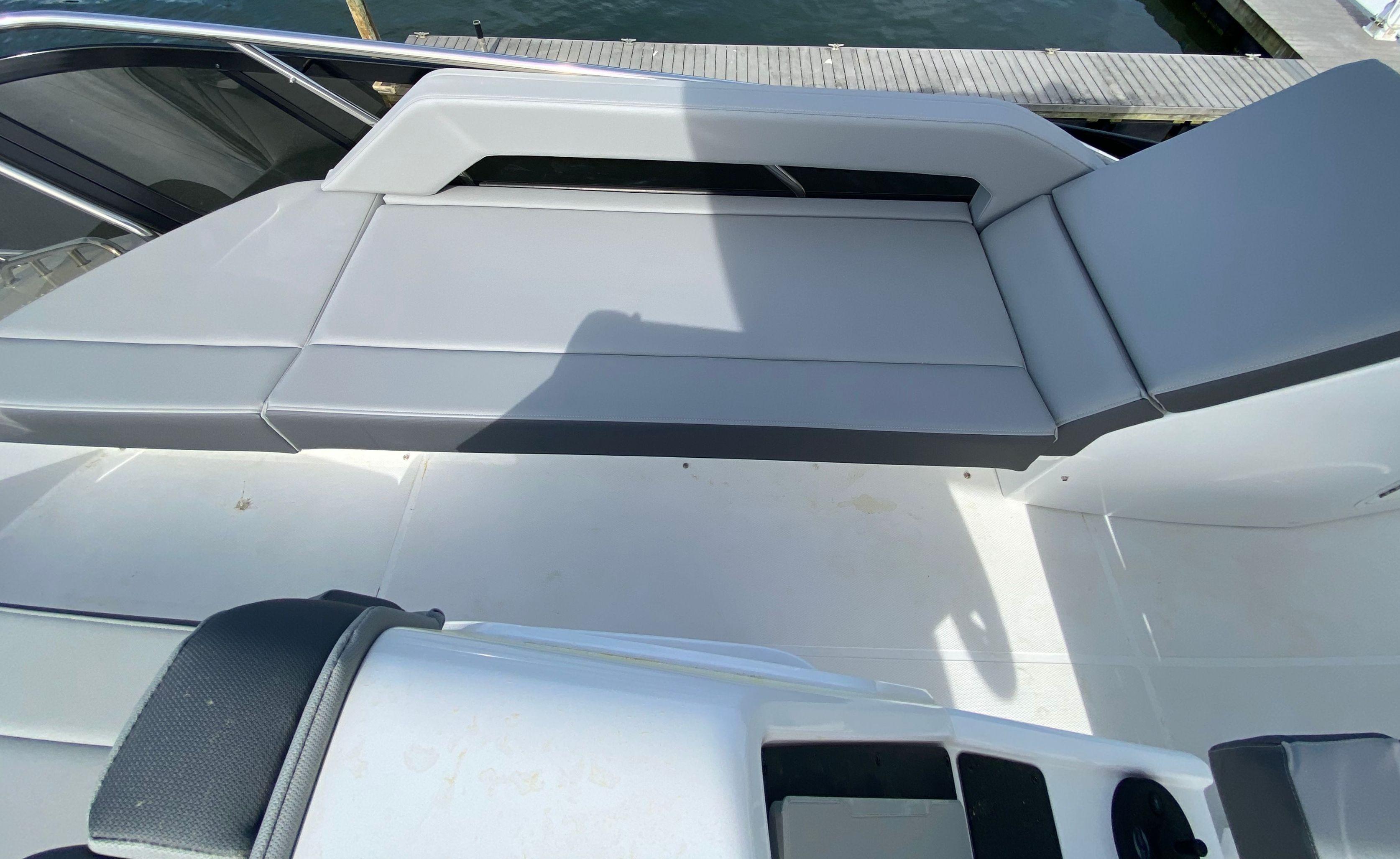 Cruisers Yachts-60 Fly 2022-RADIANT NY-US-9652120 | Thumbnail