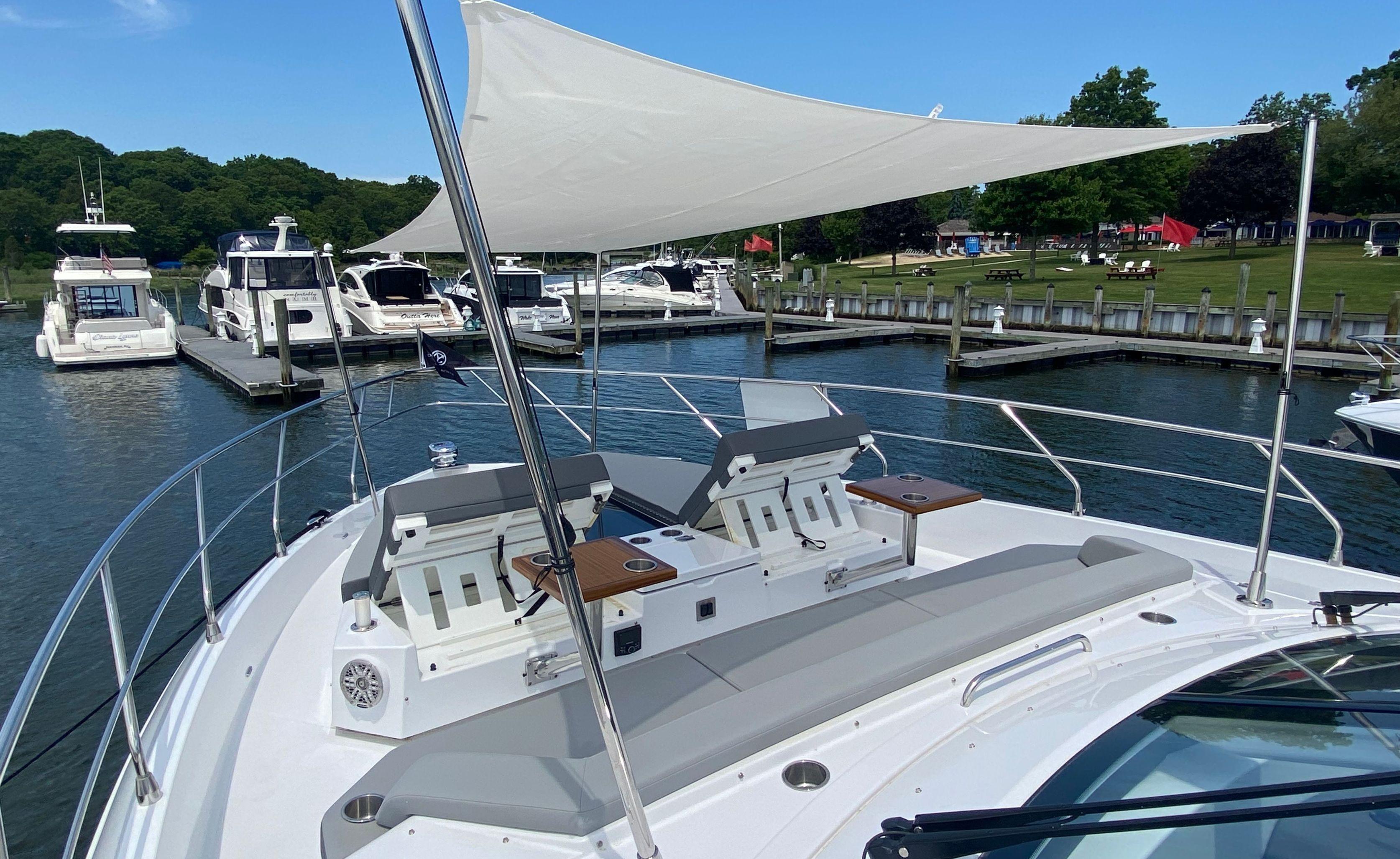 Cruisers Yachts-60 Fly 2022-RADIANT NY-US-9652120 | Thumbnail