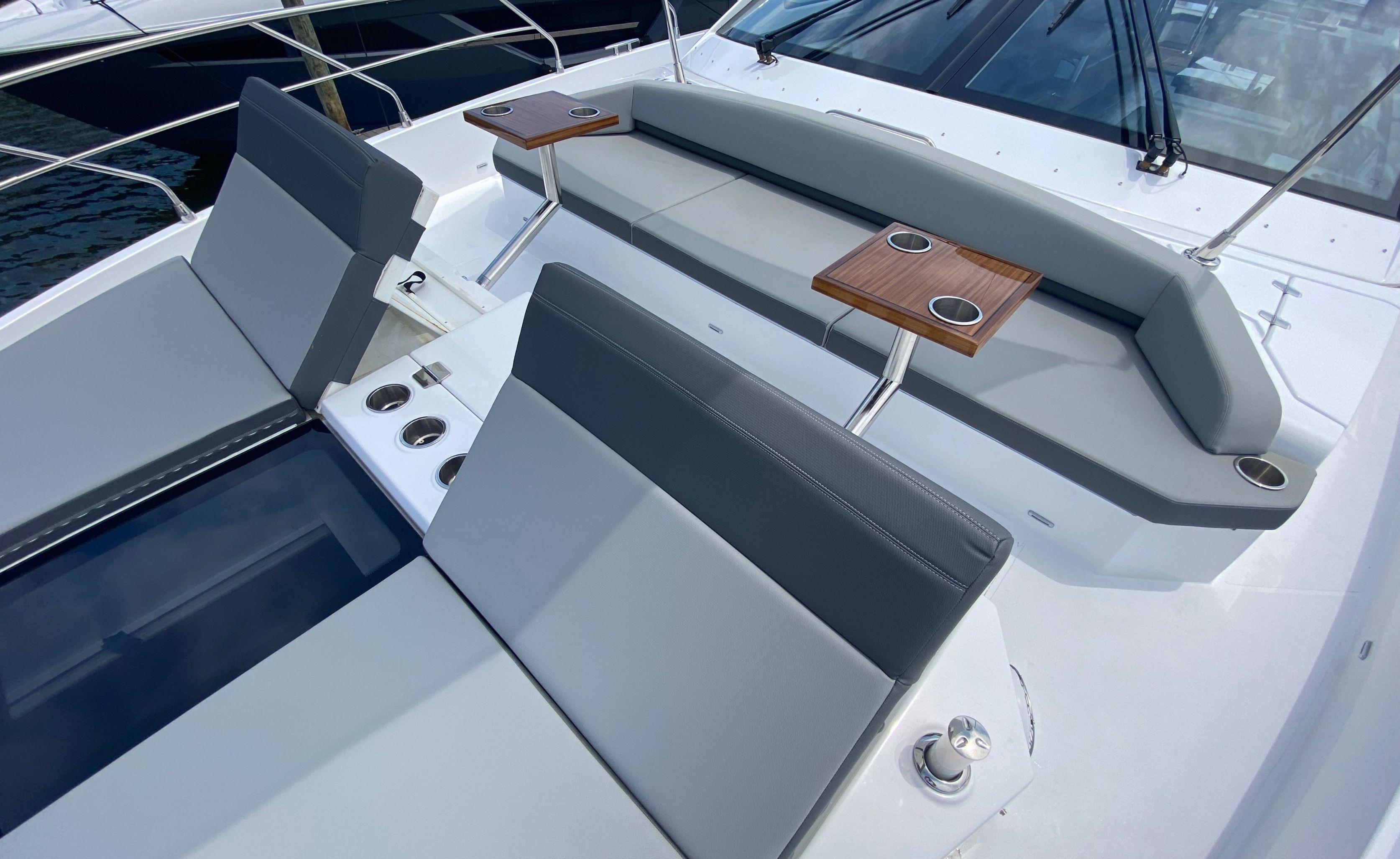 Cruisers Yachts-60 Fly 2022-RADIANT NY-US-9652120 | Thumbnail