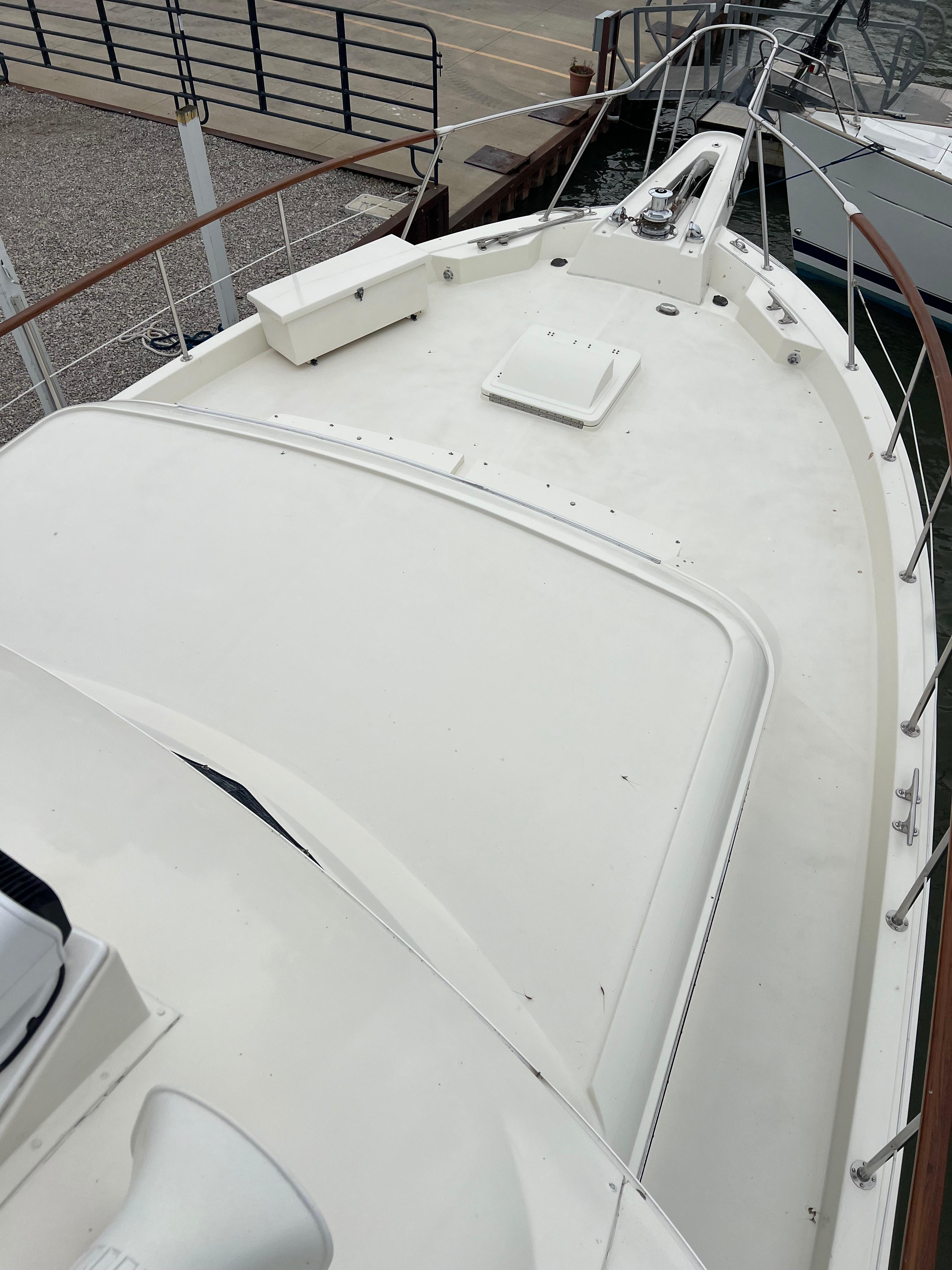 Hatteras-61 CPMY 1984-MY CHANTICLEER MI-US-Fordeck-9842121 | Thumbnail