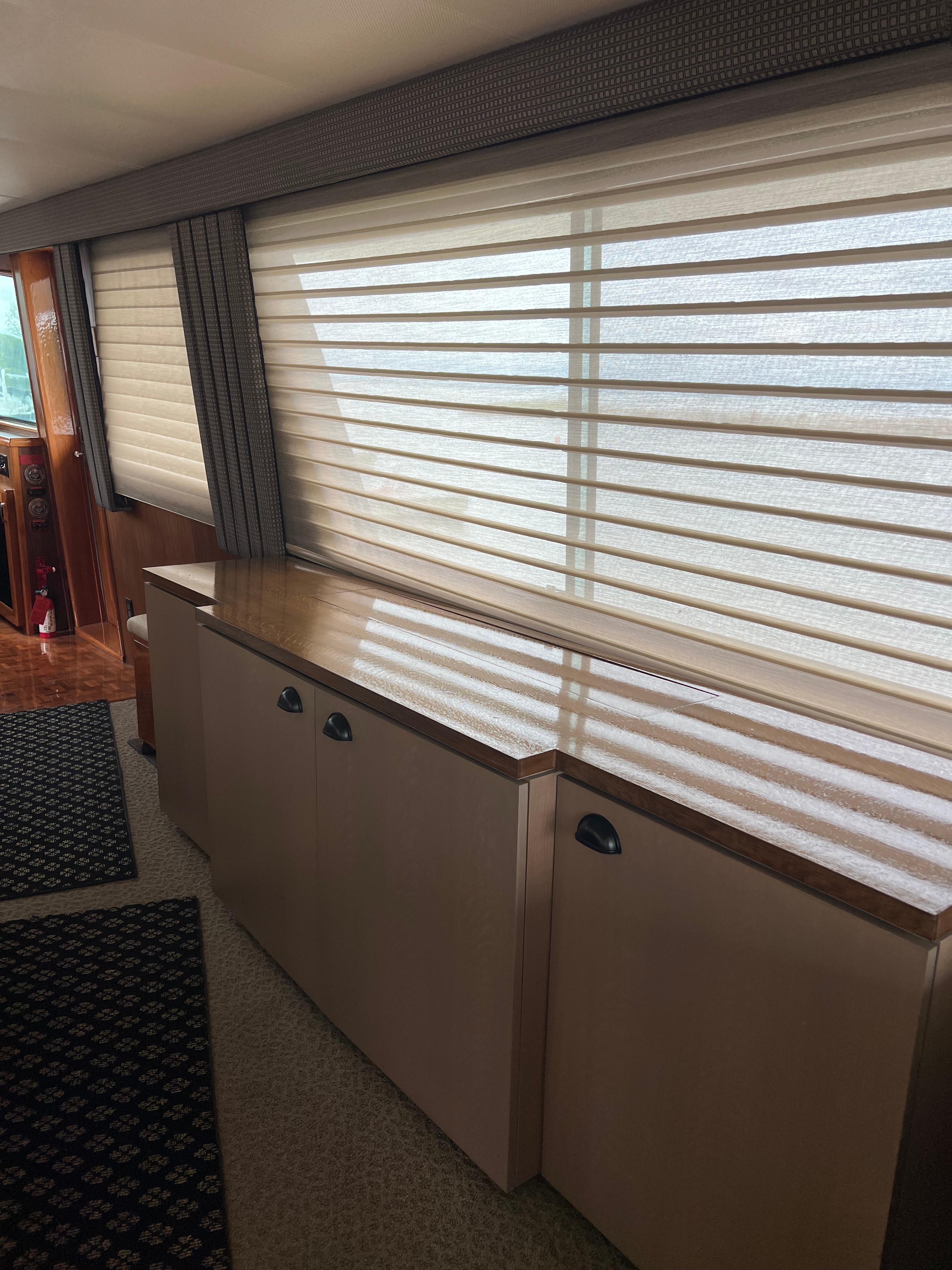 Hatteras-61 CPMY 1984-MY CHANTICLEER MI-US-Starboard side salon-9842121 | Thumbnail
