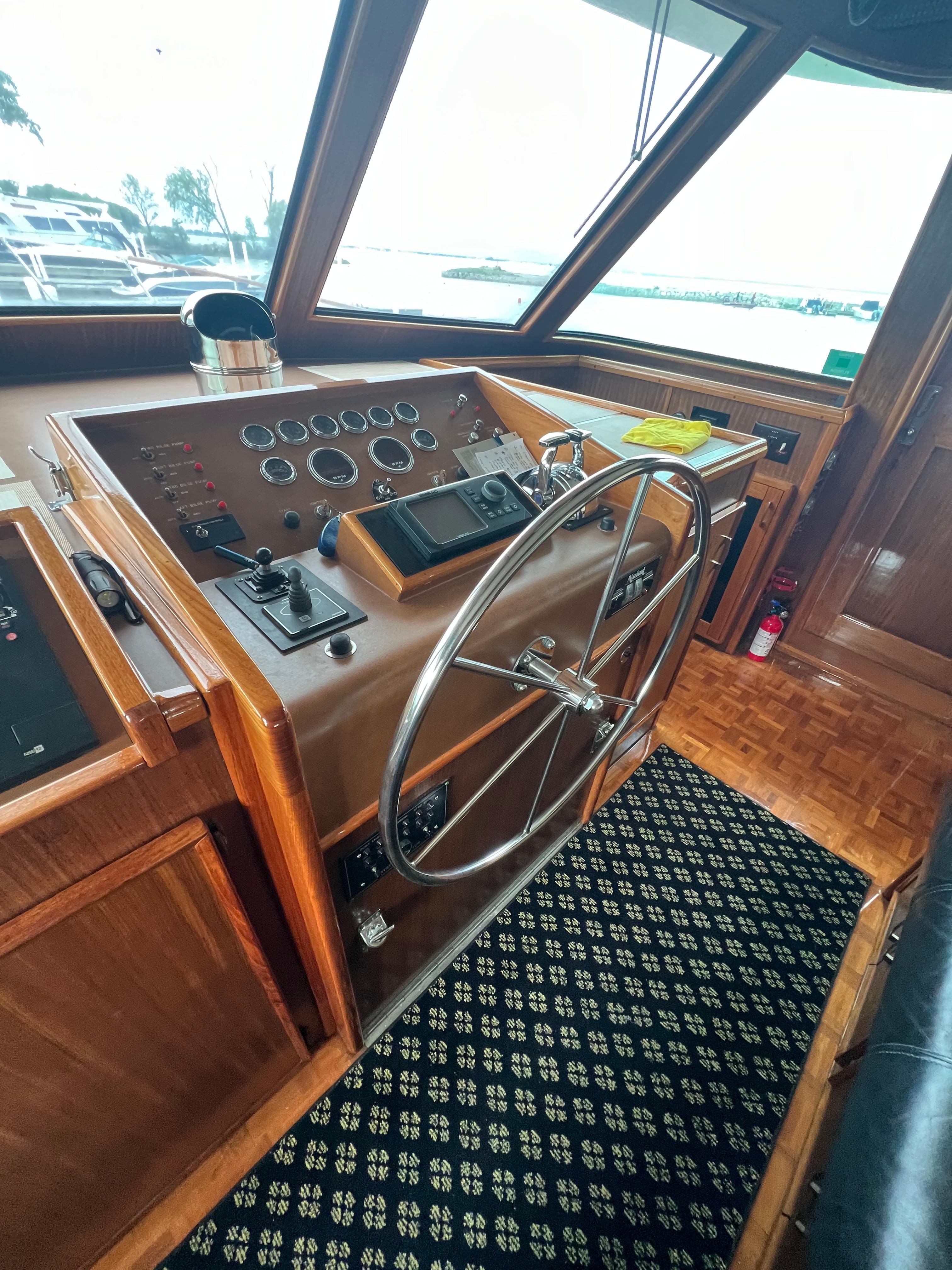 Hatteras-61 CPMY 1984-MY CHANTICLEER MI-US-Pilothouse-9842121 | Thumbnail