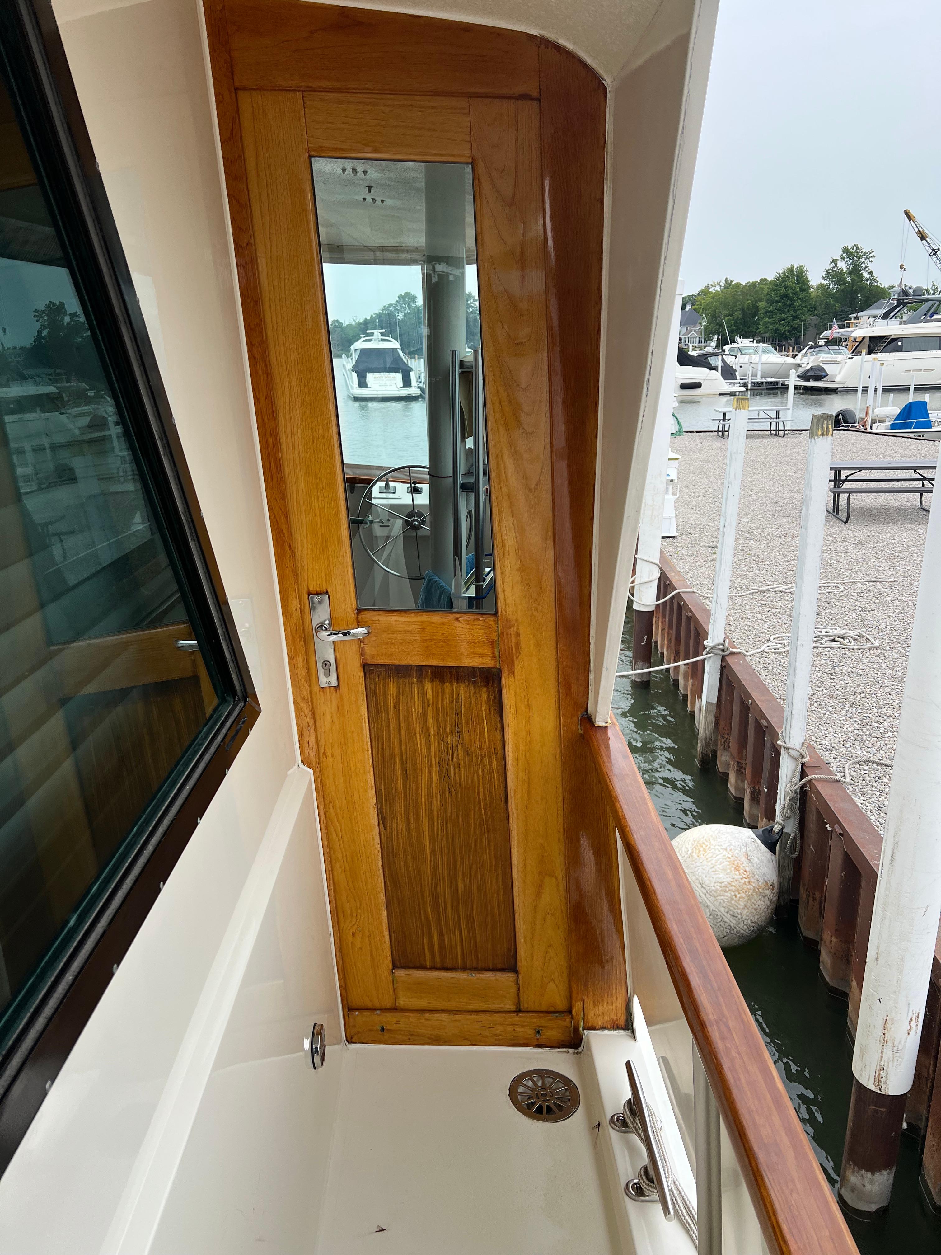 Hatteras-61 CPMY 1984-MY CHANTICLEER MI-US-Port aft deck door-9842121 | Thumbnail