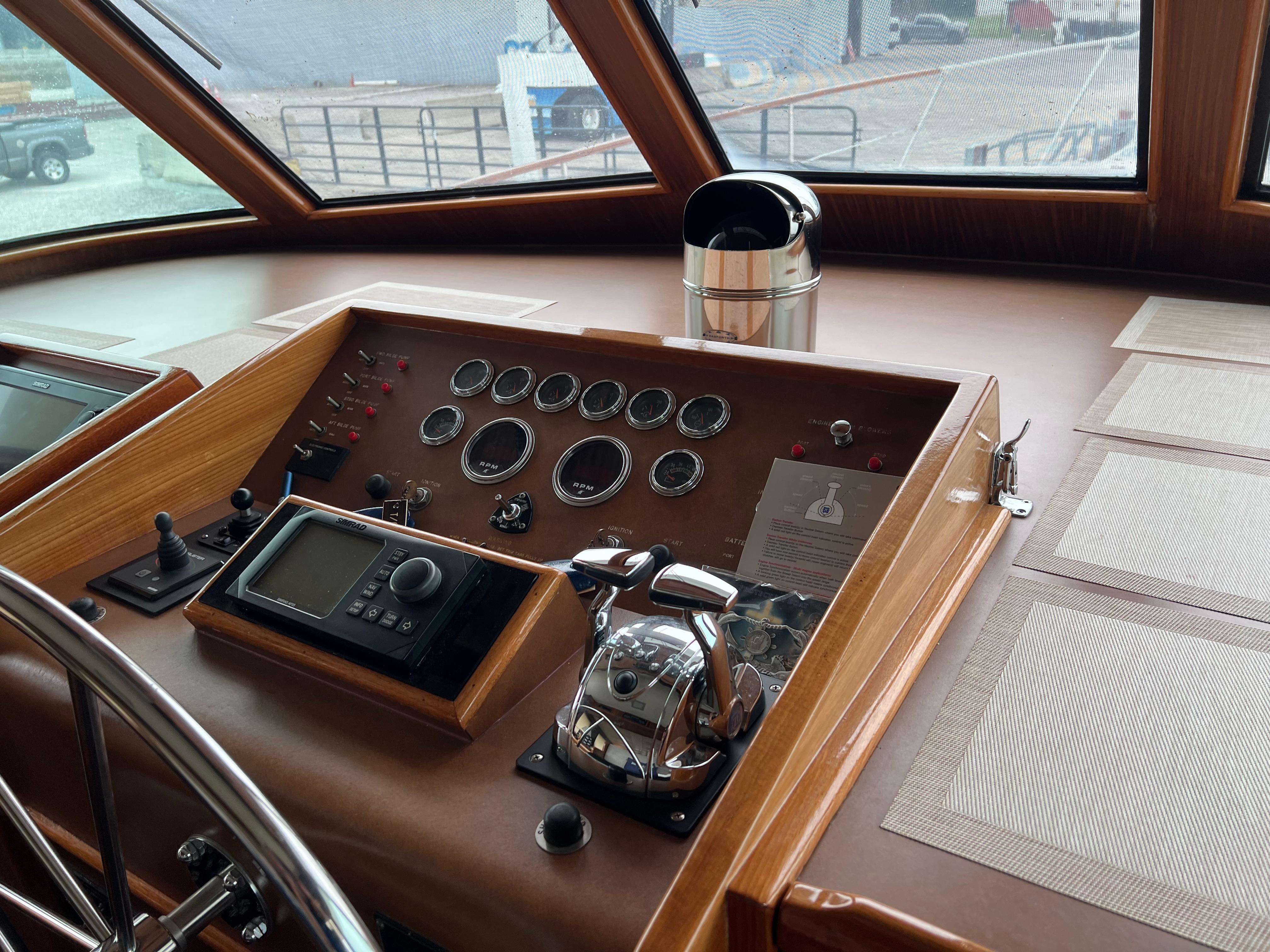 Hatteras-61 CPMY 1984-MY CHANTICLEER MI-US-Helm-9842121 | Thumbnail
