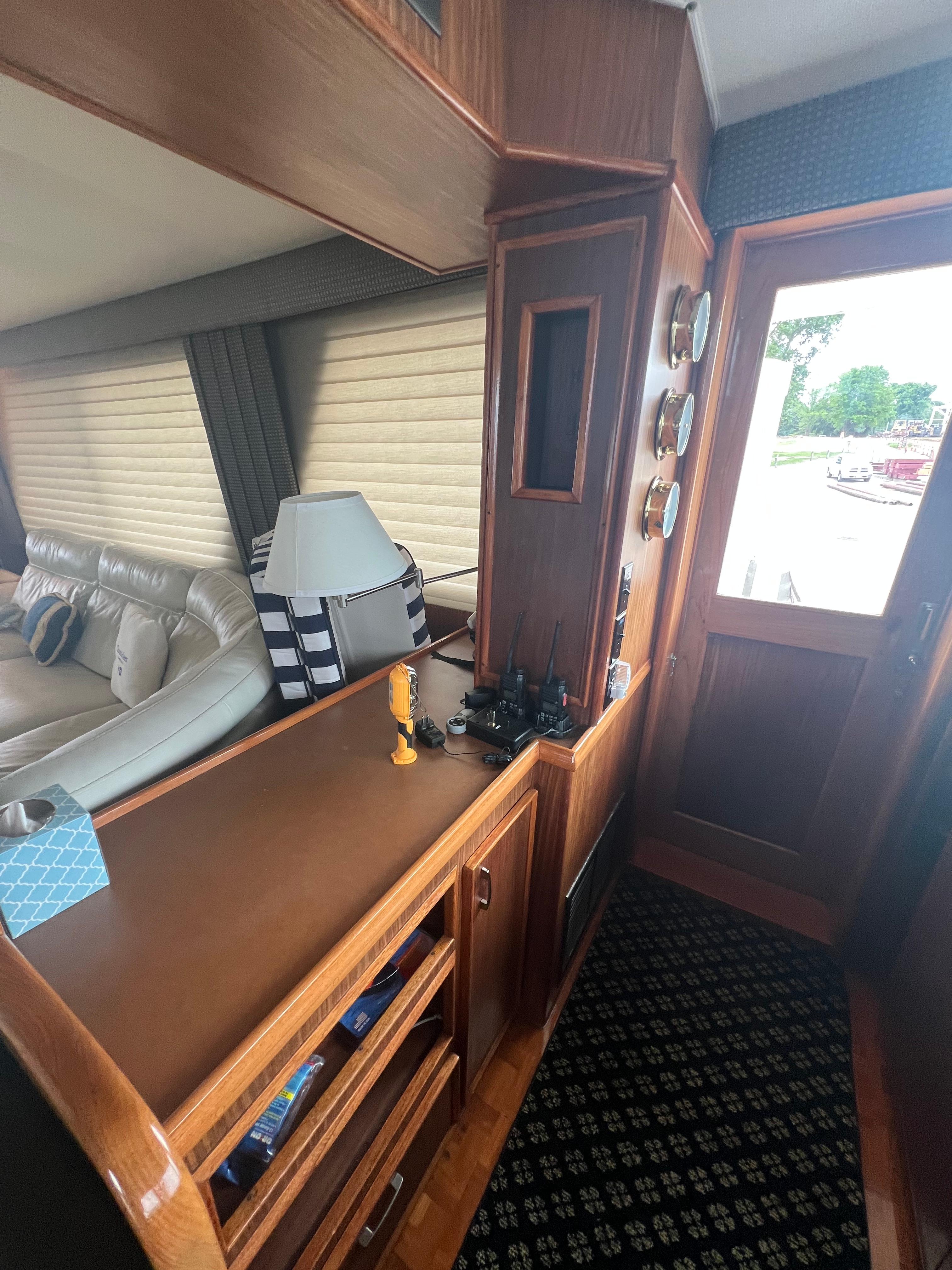 Hatteras-61 CPMY 1984-MY CHANTICLEER MI-US-Pilothouse-9842121 | Thumbnail
