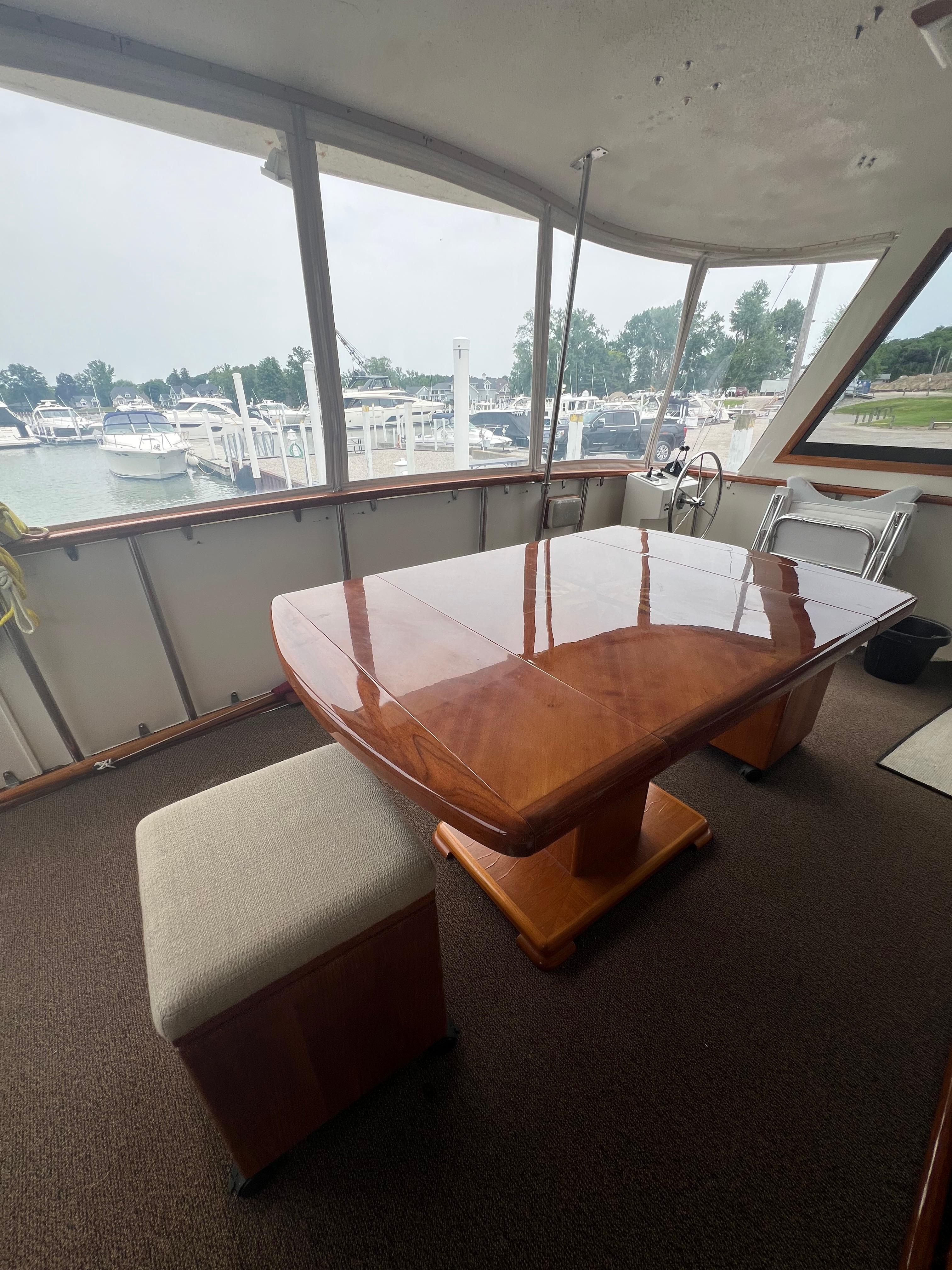 Hatteras-61 CPMY 1984-MY CHANTICLEER MI-US-Aft dining table-9842121 | Thumbnail