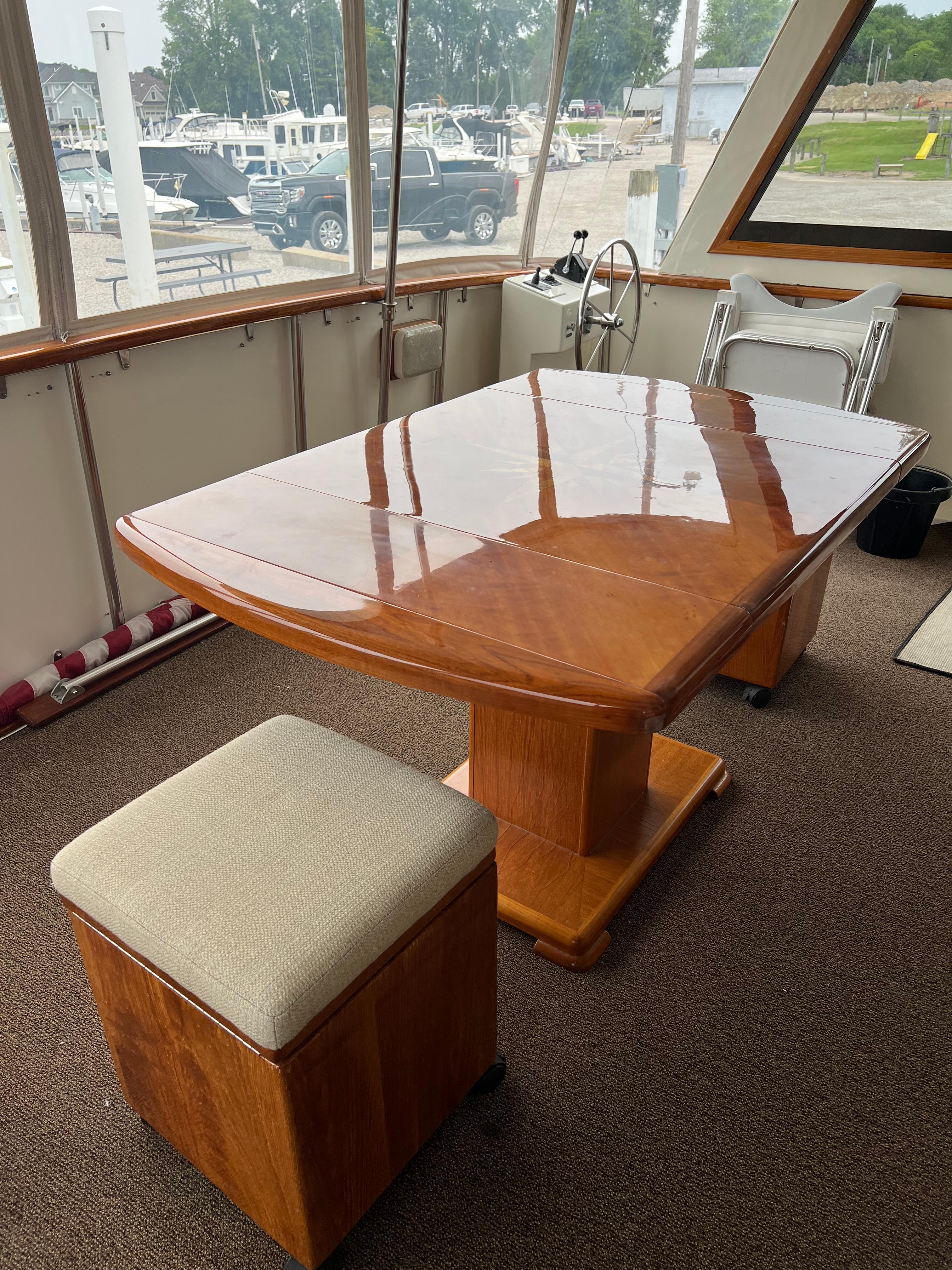 Hatteras-61 CPMY 1984-MY CHANTICLEER MI-US-Aft Dining table-9842121 | Thumbnail